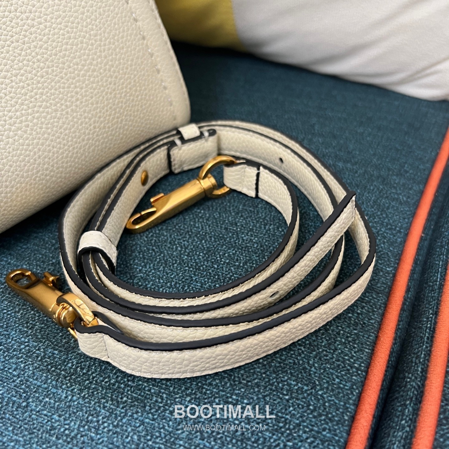 Valentino Garavani VSLING Grained Leather Beige Top Handle Bag 발렌티노 가라바니 브이슬링 그레인드 레더 베이지 탑핸들백 12