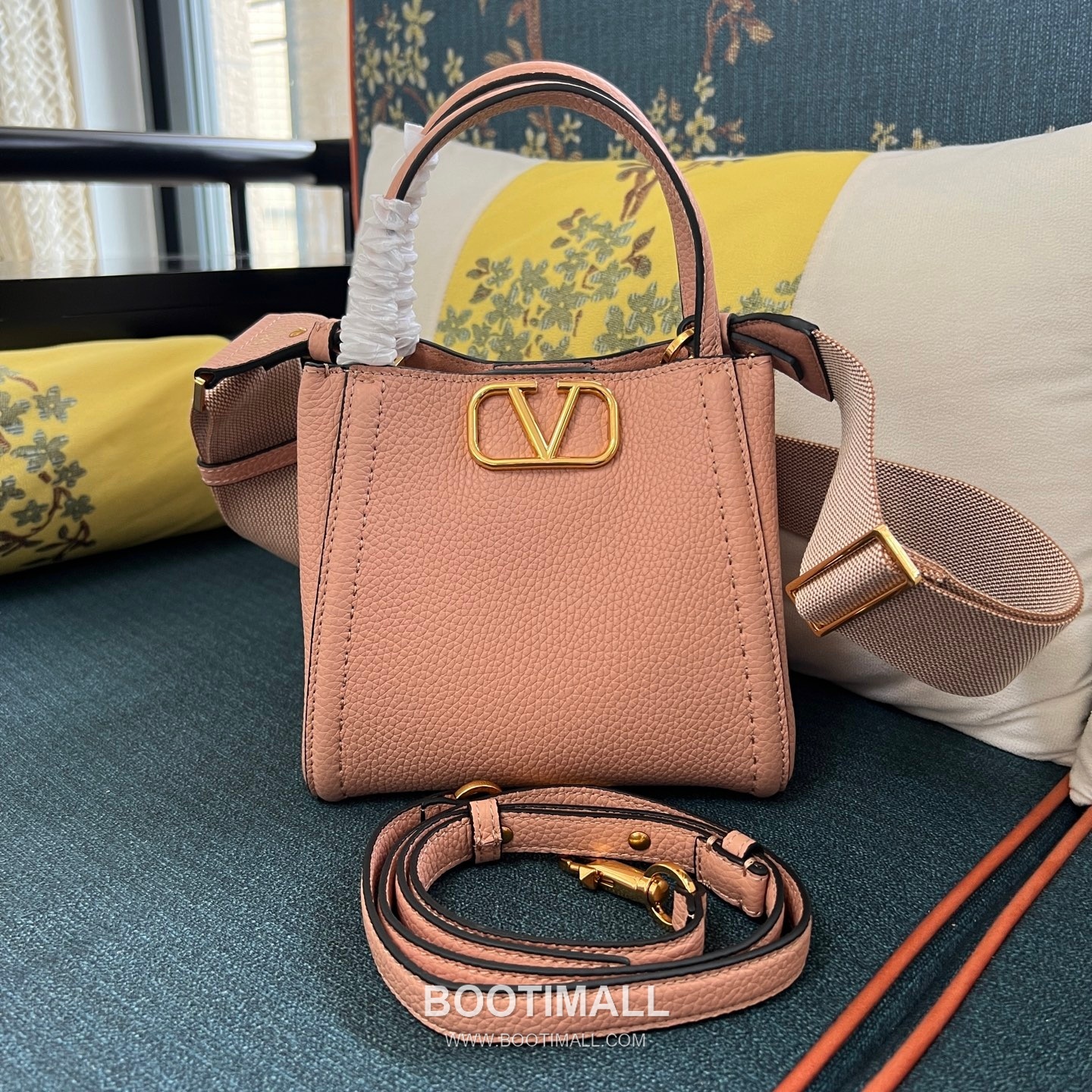 Valentino Garavani VSLING Grained Leather Beige Top Handle Bag 발렌티노 가라바니 브이슬링 그레인드 레더 베이지 탑핸들백 8