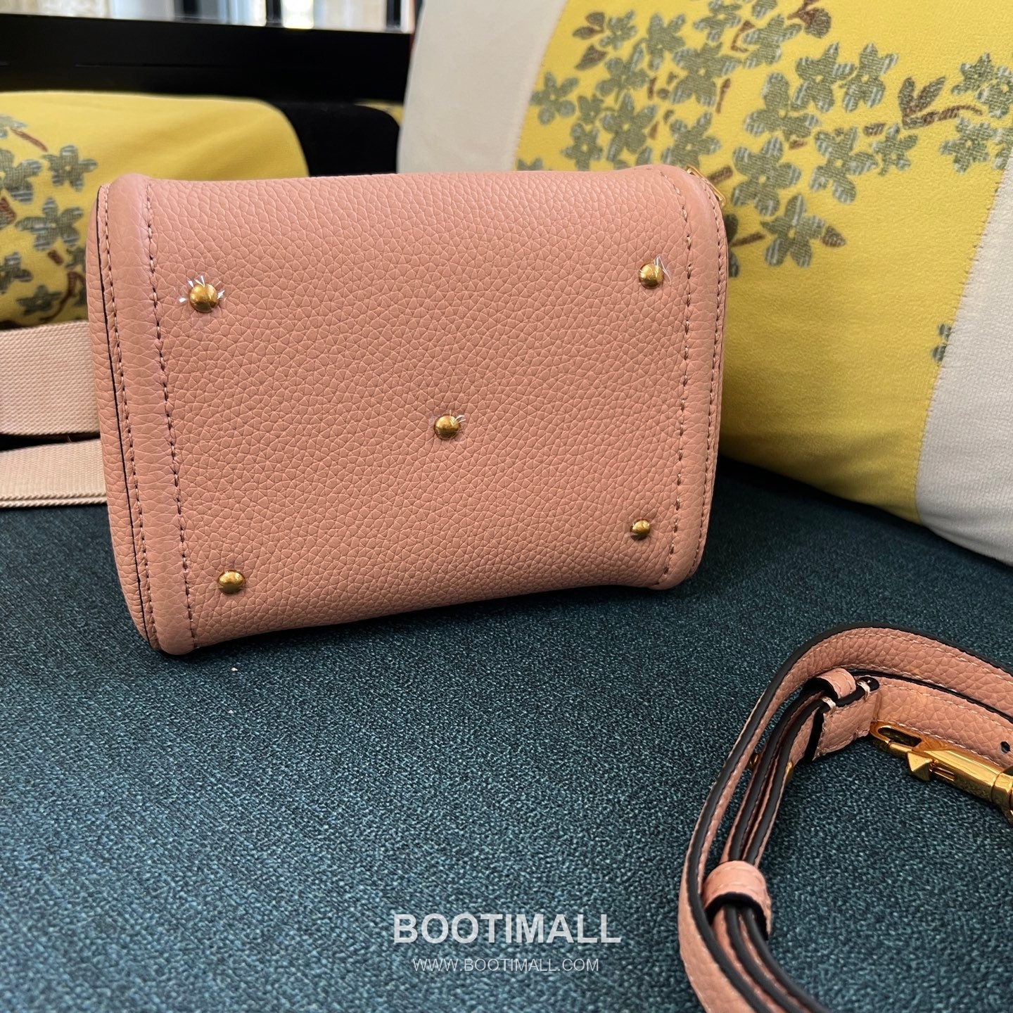 Valentino Garavani VSLING Grained Leather Beige Top Handle Bag 발렌티노 가라바니 브이슬링 그레인드 레더 베이지 탑핸들백 12