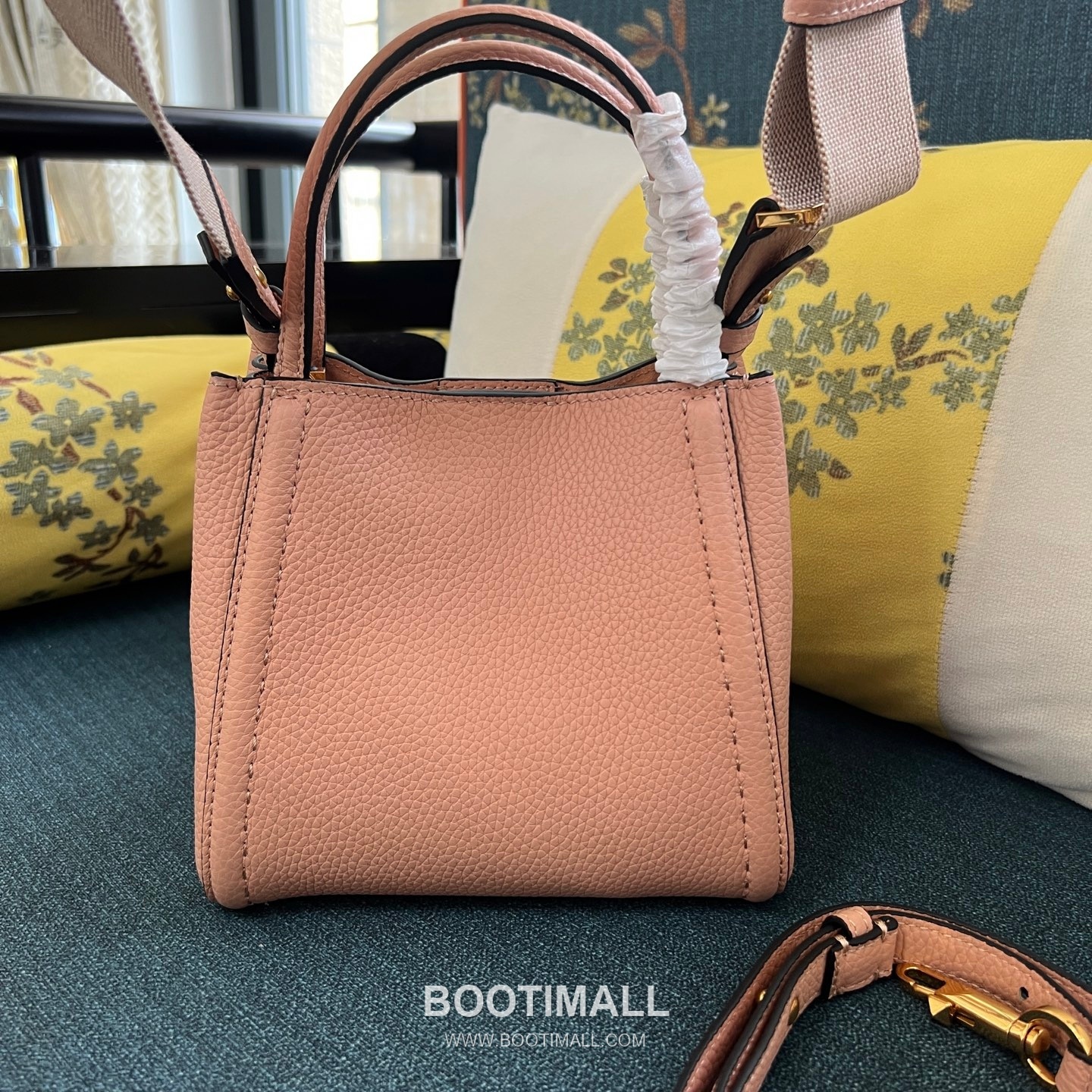 Valentino Garavani VSLING Grained Leather Beige Top Handle Bag 발렌티노 가라바니 브이슬링 그레인드 레더 베이지 탑핸들백 13