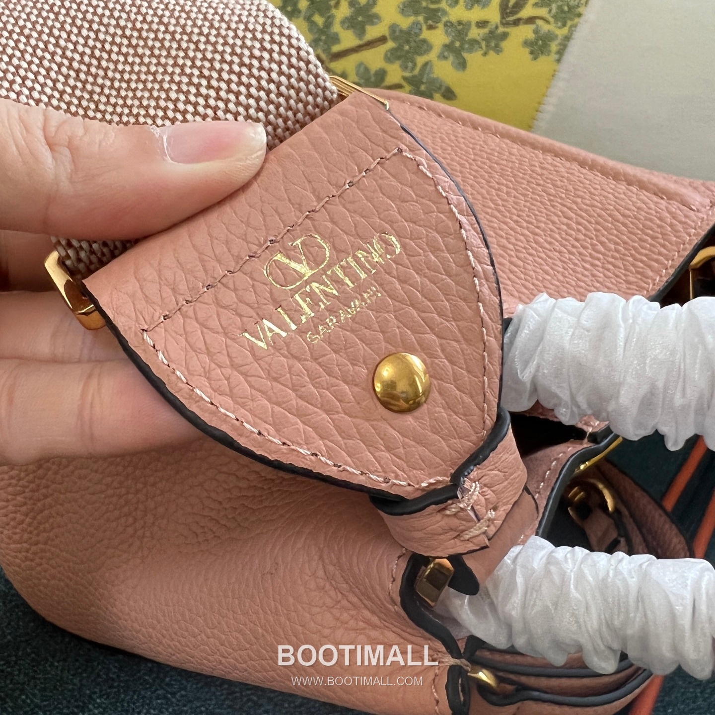 Valentino Garavani VSLING Grained Leather Beige Top Handle Bag 발렌티노 가라바니 브이슬링 그레인드 레더 베이지 탑핸들백 14