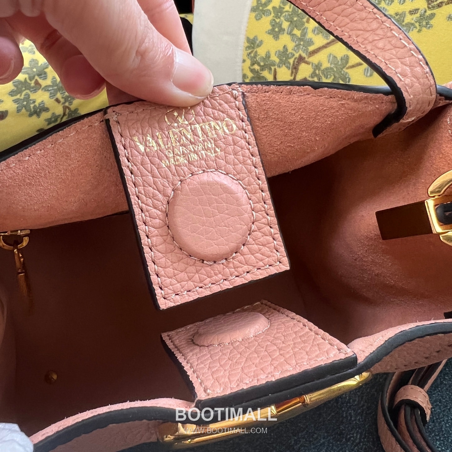 Valentino Garavani VSLING Grained Leather Beige Top Handle Bag 발렌티노 가라바니 브이슬링 그레인드 레더 베이지 탑핸들백 16