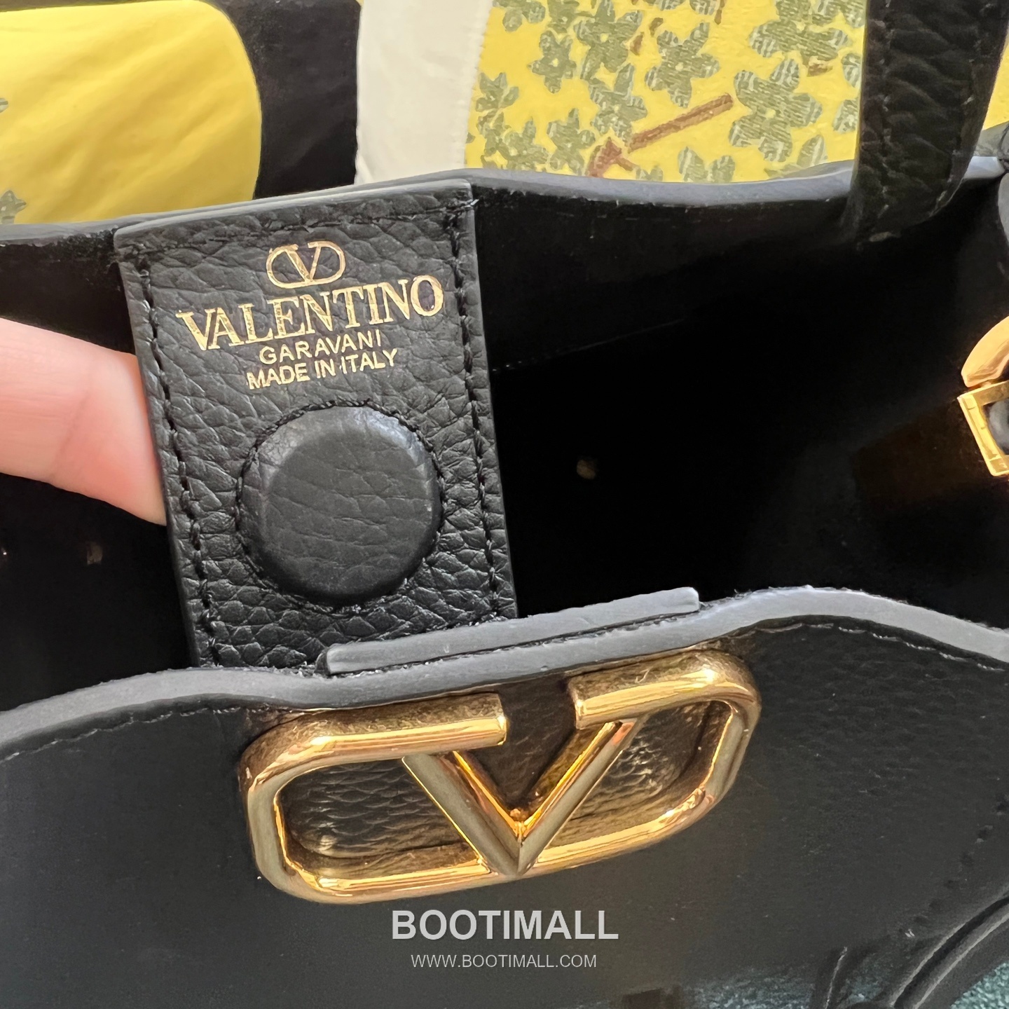 Valentino Garavani VSLING Grained Leather Beige Top Handle Bag 발렌티노 가라바니 브이슬링 그레인드 레더 베이지 탑핸들백 16