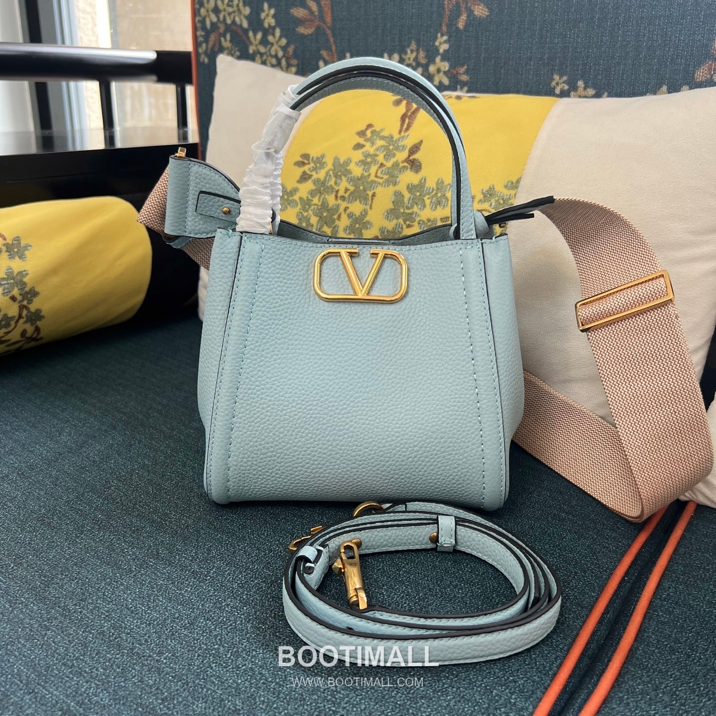 Valentino Garavani VSLING Grained Leather Beige Top Handle Bag 발렌티노 가라바니 브이슬링 그레인드 레더 베이지 탑핸들백 8