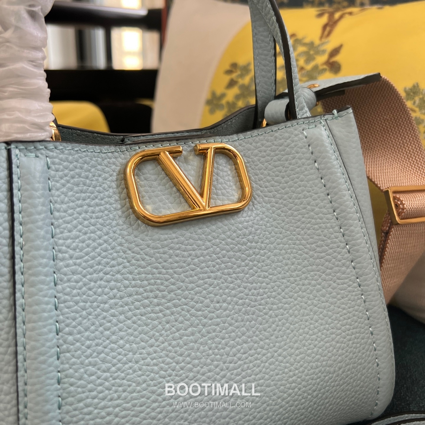 Valentino Garavani VSLING Grained Leather Beige Top Handle Bag 발렌티노 가라바니 브이슬링 그레인드 레더 베이지 탑핸들백 10