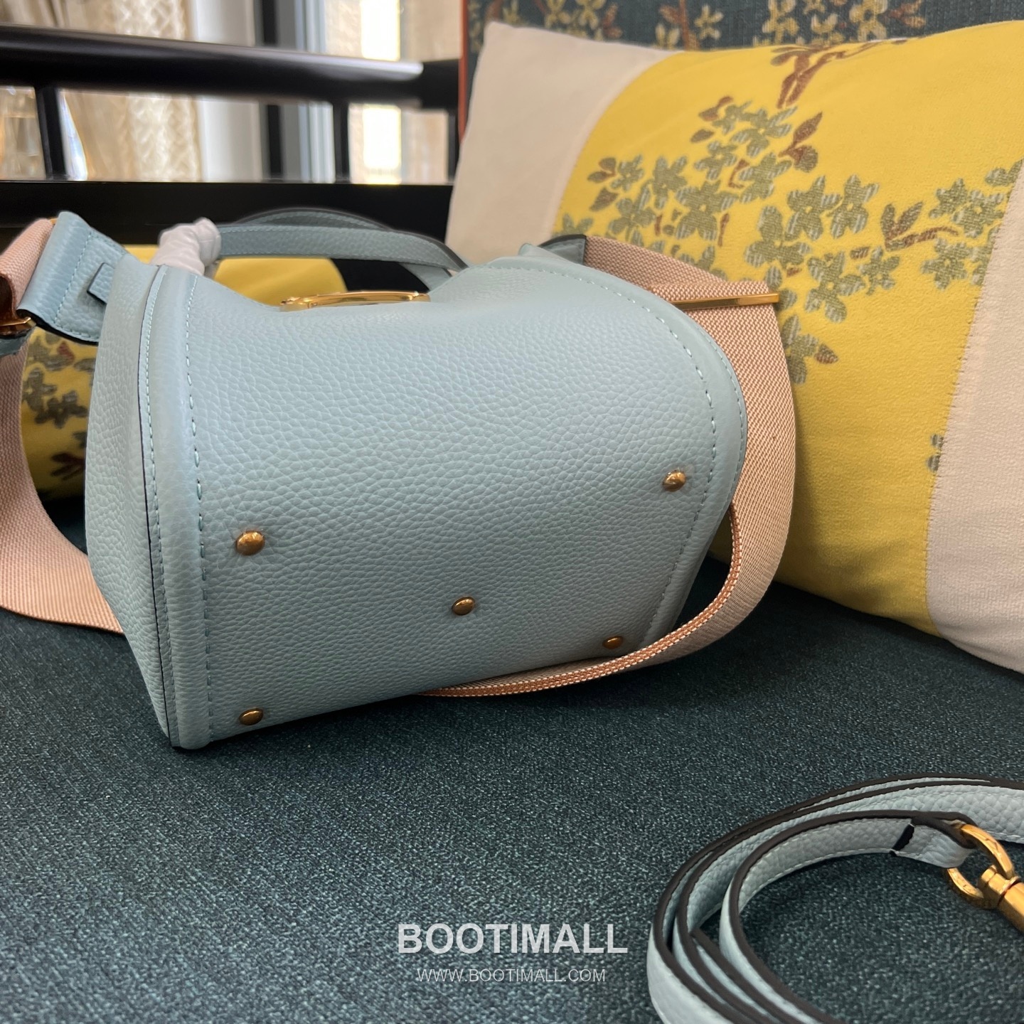 Valentino Garavani VSLING Grained Leather Beige Top Handle Bag 발렌티노 가라바니 브이슬링 그레인드 레더 베이지 탑핸들백 12