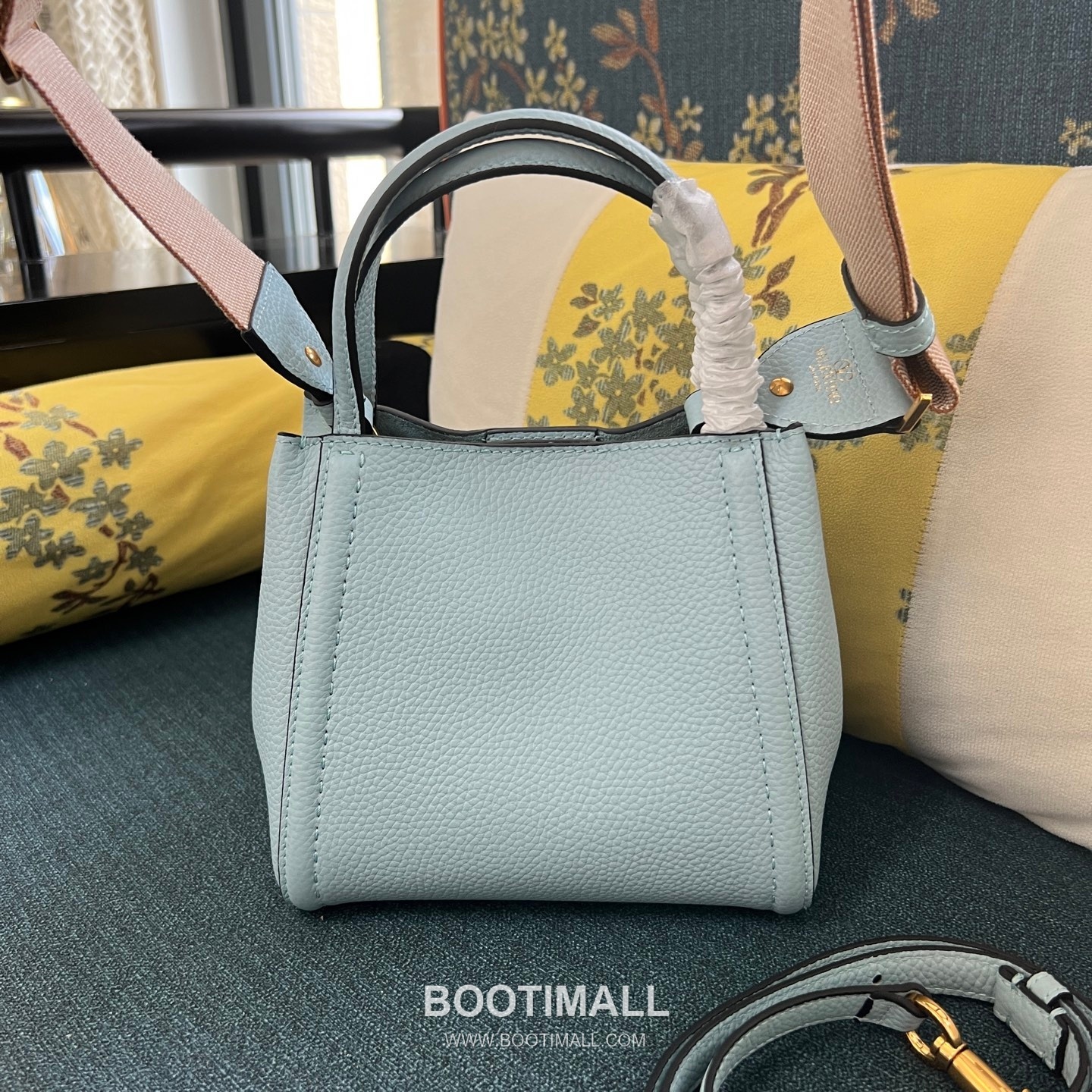 Valentino Garavani VSLING Grained Leather Beige Top Handle Bag 발렌티노 가라바니 브이슬링 그레인드 레더 베이지 탑핸들백 13