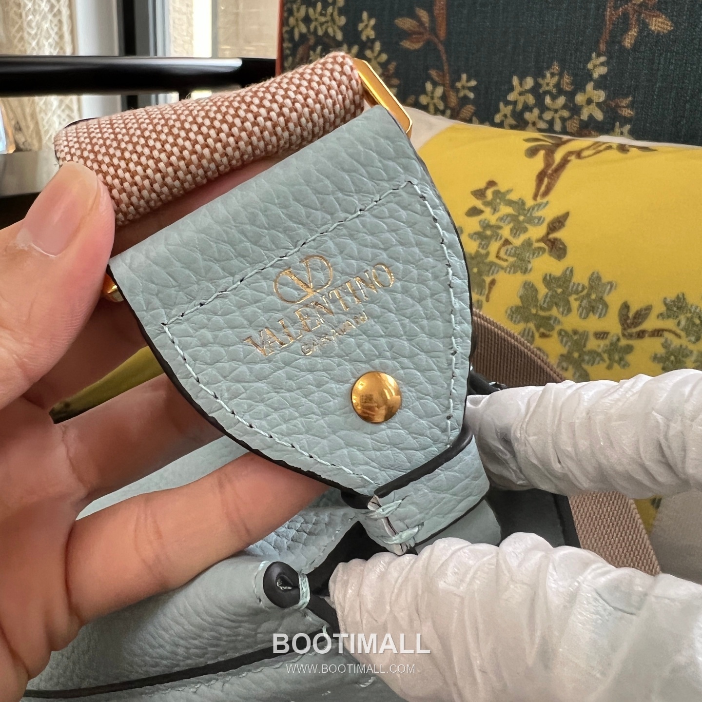 Valentino Garavani VSLING Grained Leather Beige Top Handle Bag 발렌티노 가라바니 브이슬링 그레인드 레더 베이지 탑핸들백 14