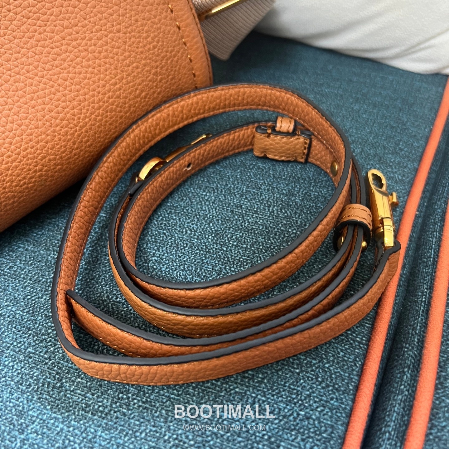 Valentino Garavani VSLING Grained Leather Beige Top Handle Bag 발렌티노 가라바니 브이슬링 그레인드 레더 베이지 탑핸들백 11