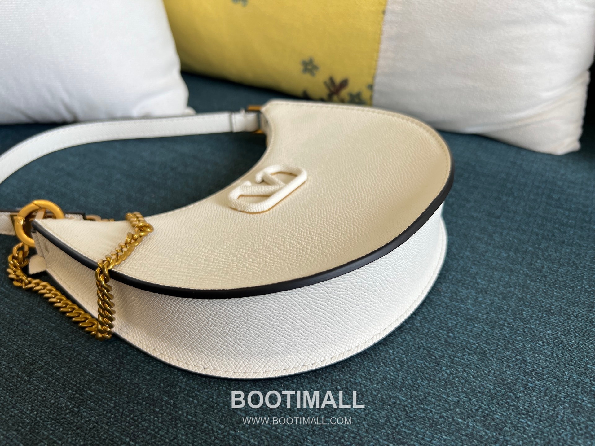 Valentino Supervee Half Moon Leather Hobo Bag 발렌티노 슈퍼비 하프문 레더 호보백 8