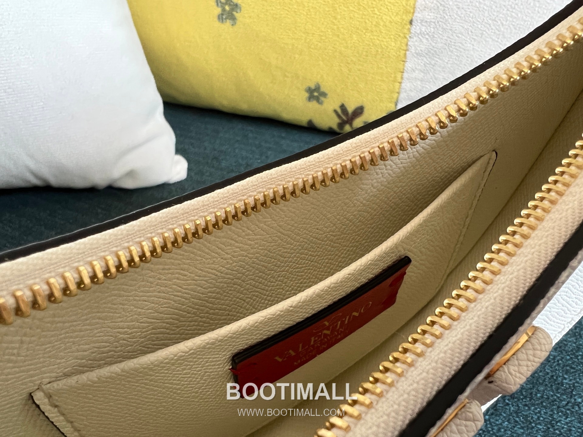 Valentino Supervee Half Moon Leather Hobo Bag 발렌티노 슈퍼비 하프문 레더 호보백 13