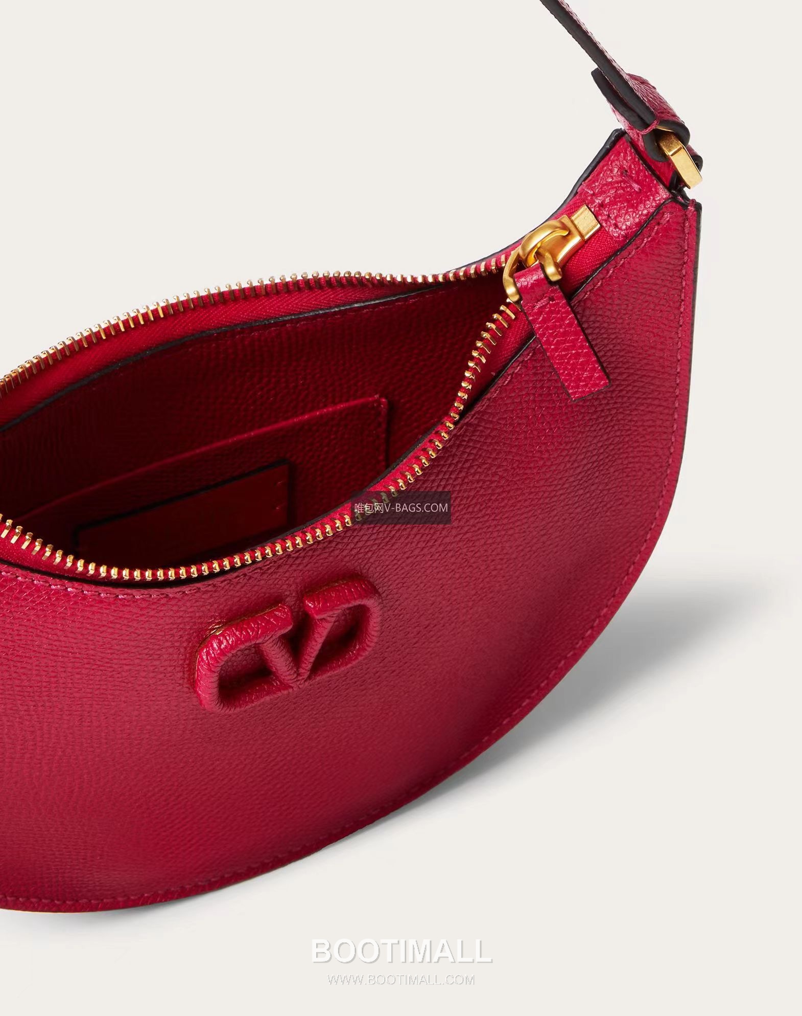 Valentino Supervee Half Moon Leather Hobo Bag 발렌티노 슈퍼비 하프문 레더 호보백 2