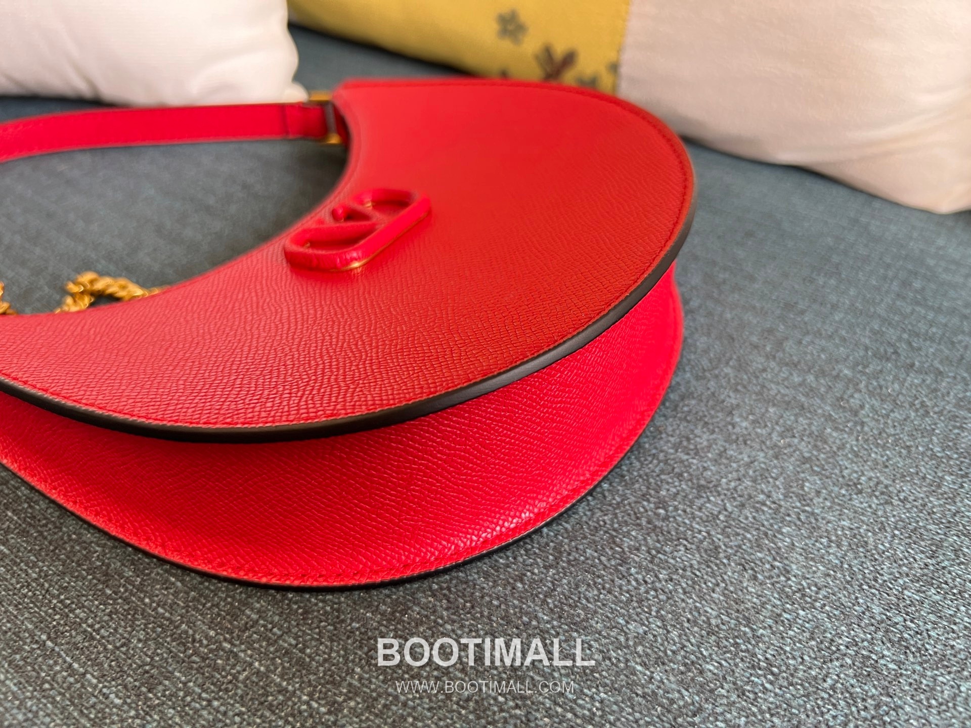 Valentino Supervee Half Moon Leather Hobo Bag 발렌티노 슈퍼비 하프문 레더 호보백 9