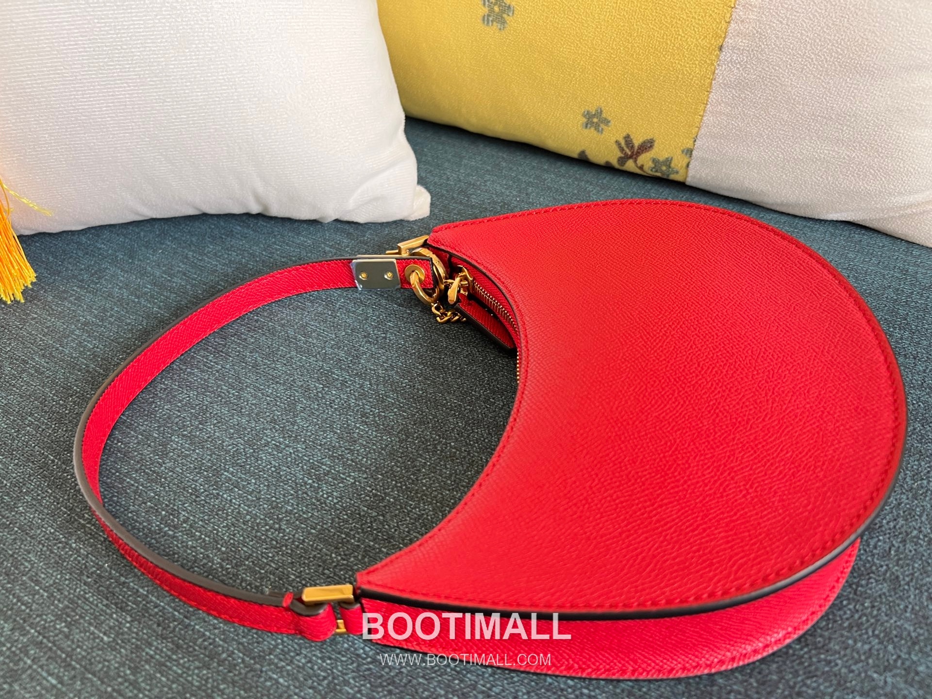 Valentino Supervee Half Moon Leather Hobo Bag 발렌티노 슈퍼비 하프문 레더 호보백 10