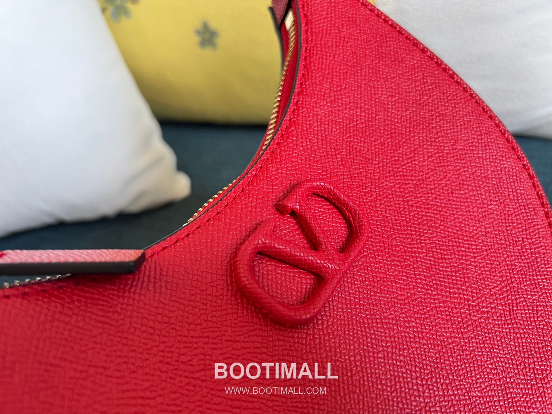 Valentino Supervee Half Moon Leather Hobo Bag 발렌티노 슈퍼비 하프문 레더 호보백 11