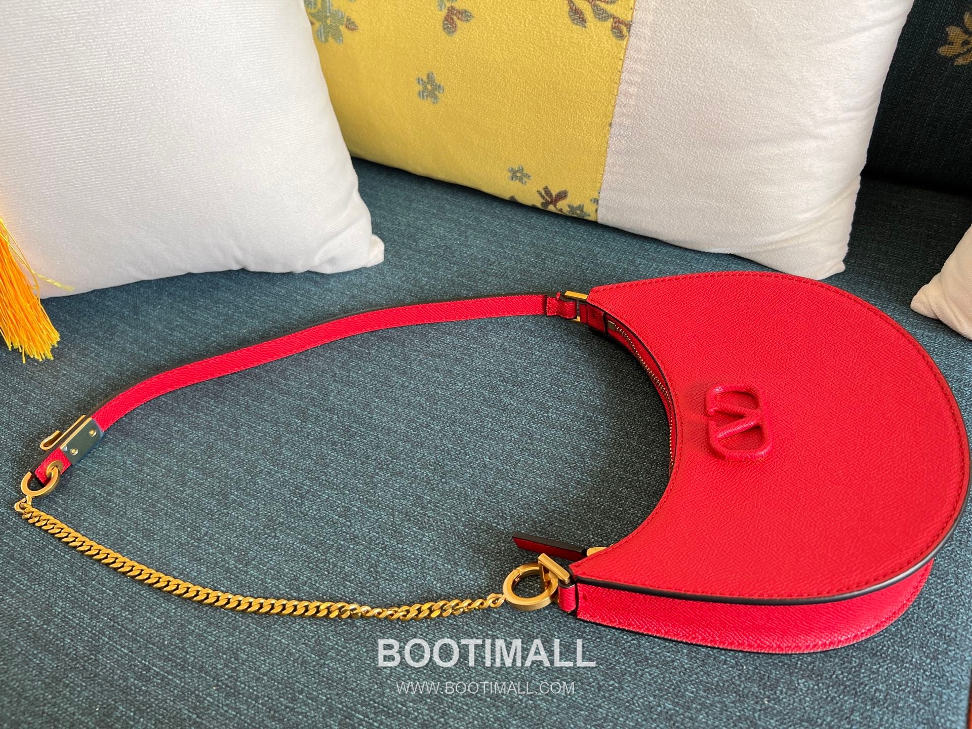 Valentino Supervee Half Moon Leather Hobo Bag 발렌티노 슈퍼비 하프문 레더 호보백 12