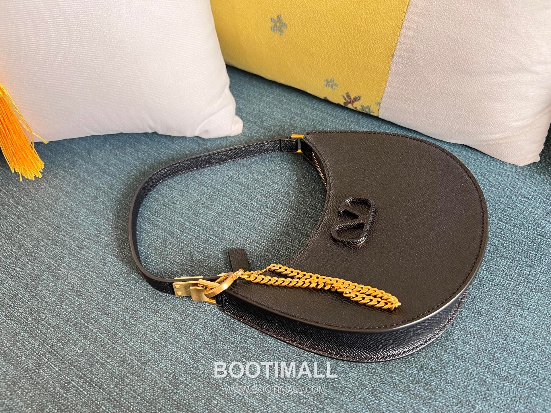 Valentino VLOGO Signature Mini Patent Calfskin Hobo Bag 발렌티노 브이로고 시그니처 미니 페이턴트 카프스킨 호보백 0069 20cm 2