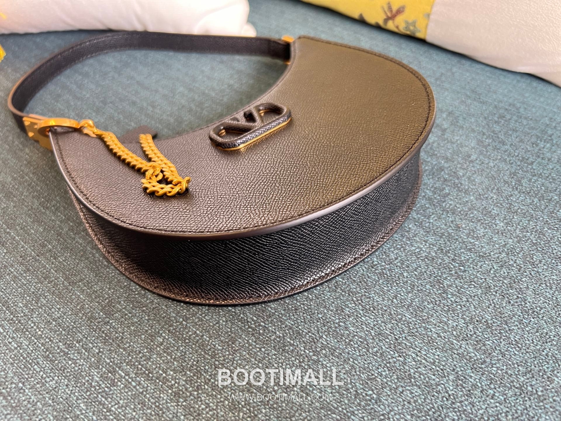 Valentino VLOGO Signature Mini Patent Calfskin Hobo Bag 발렌티노 브이로고 시그니처 미니 페이턴트 카프스킨 호보백 0069 20cm 3