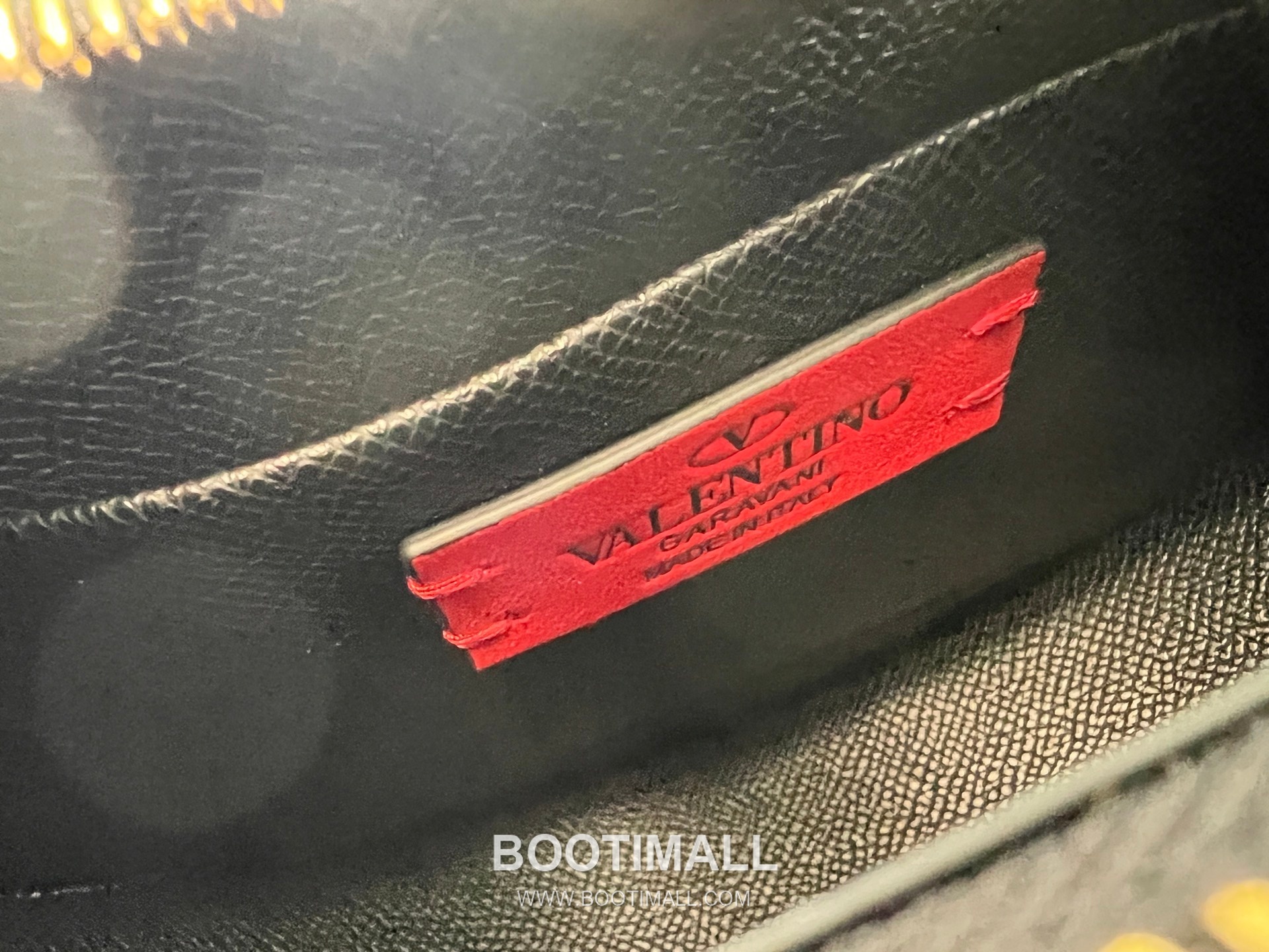 Valentino VLOGO Signature Mini Patent Calfskin Hobo Bag 발렌티노 브이로고 시그니처 미니 페이턴트 카프스킨 호보백 0069 20cm 9