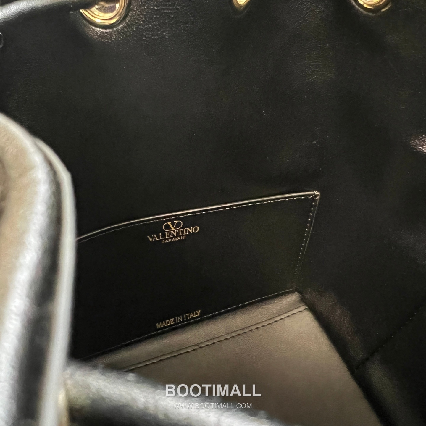 Valentino Garavani VLOGO Signature Calfskin Loco Bucket Bag 발렌티노 가라바니 VLOGO 시그니처 2094 송아지 가죽 로코 버킷백 19cm 8