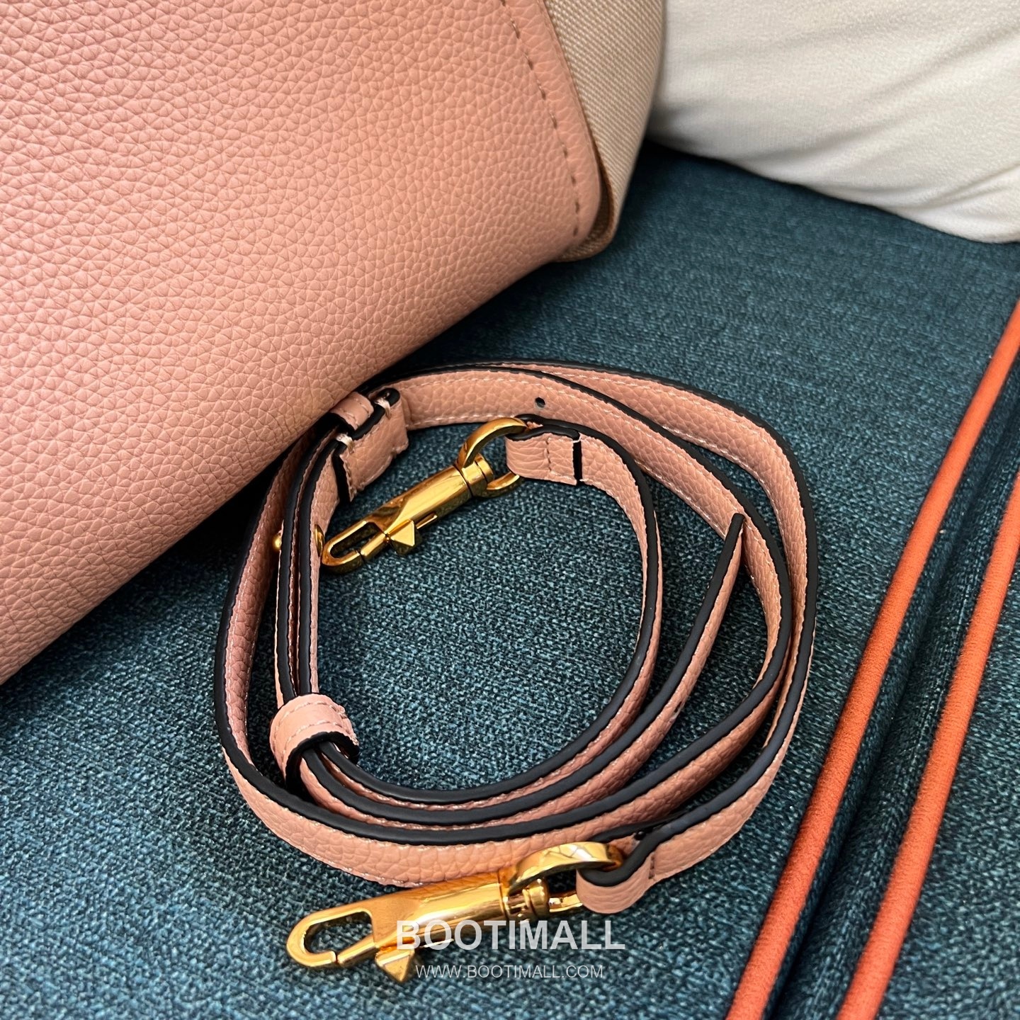 Valentino Garavani VLogo Signature Medium Grained Calfskin Tote Bag 발렌티노 가라바니 브이로고 시그니처 미디엄 2089M 그레인드 카프스킨 토트백 26cm 4