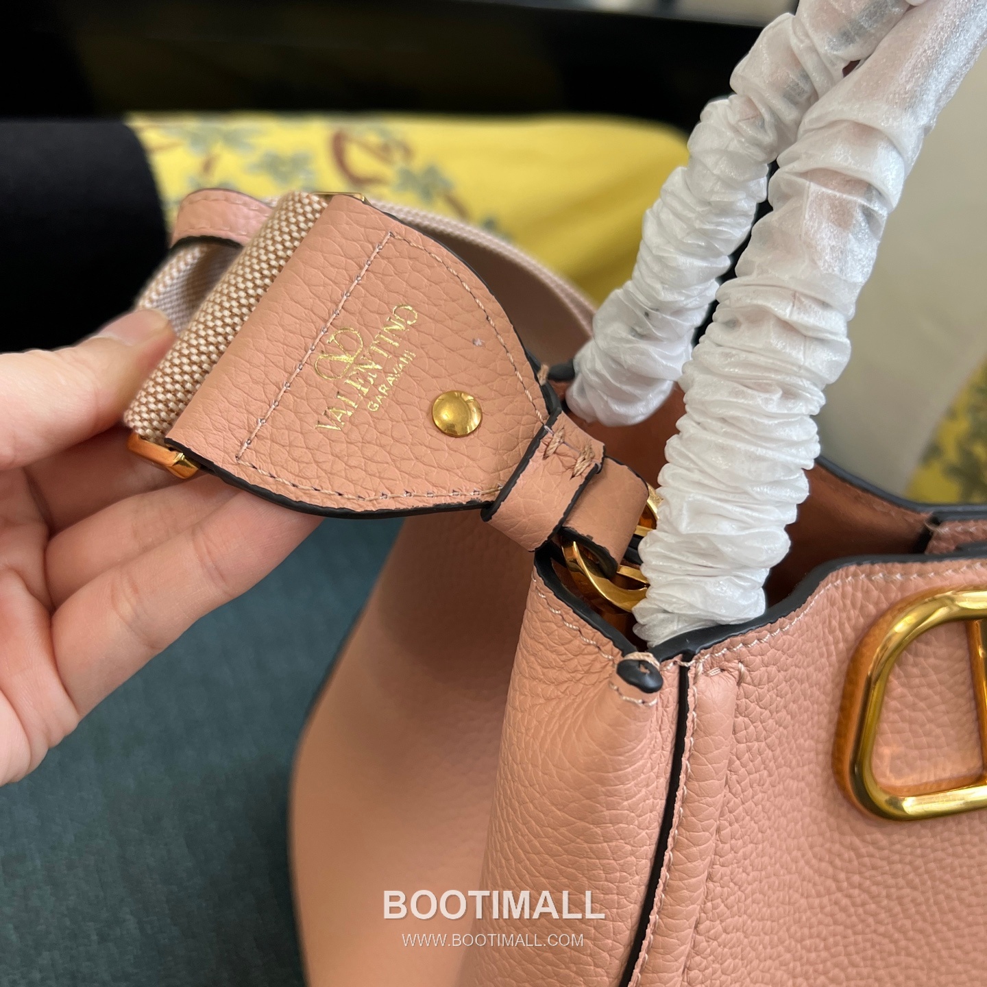 Valentino Garavani VLogo Signature Medium Grained Calfskin Tote Bag 발렌티노 가라바니 브이로고 시그니처 미디엄 2089M 그레인드 카프스킨 토트백 26cm 7