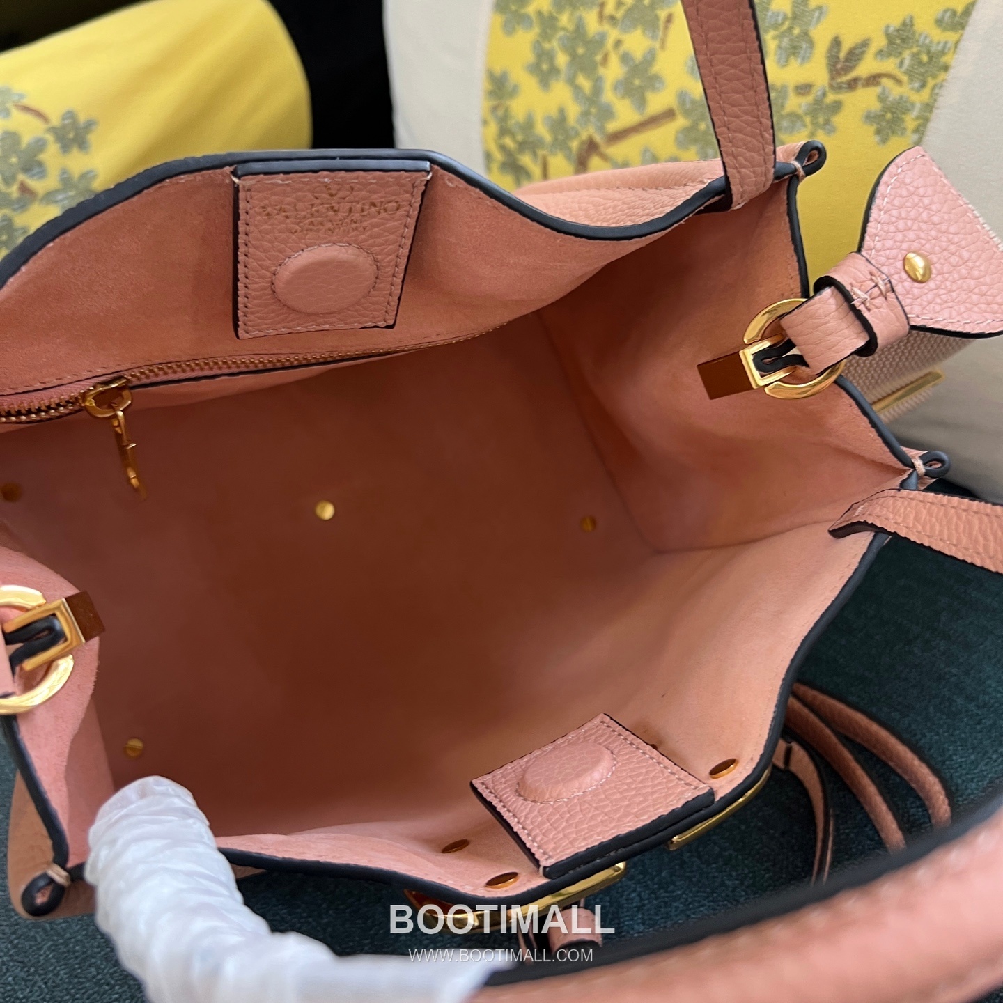 Valentino Garavani VLogo Signature Medium Grained Calfskin Tote Bag 발렌티노 가라바니 브이로고 시그니처 미디엄 2089M 그레인드 카프스킨 토트백 26cm 8