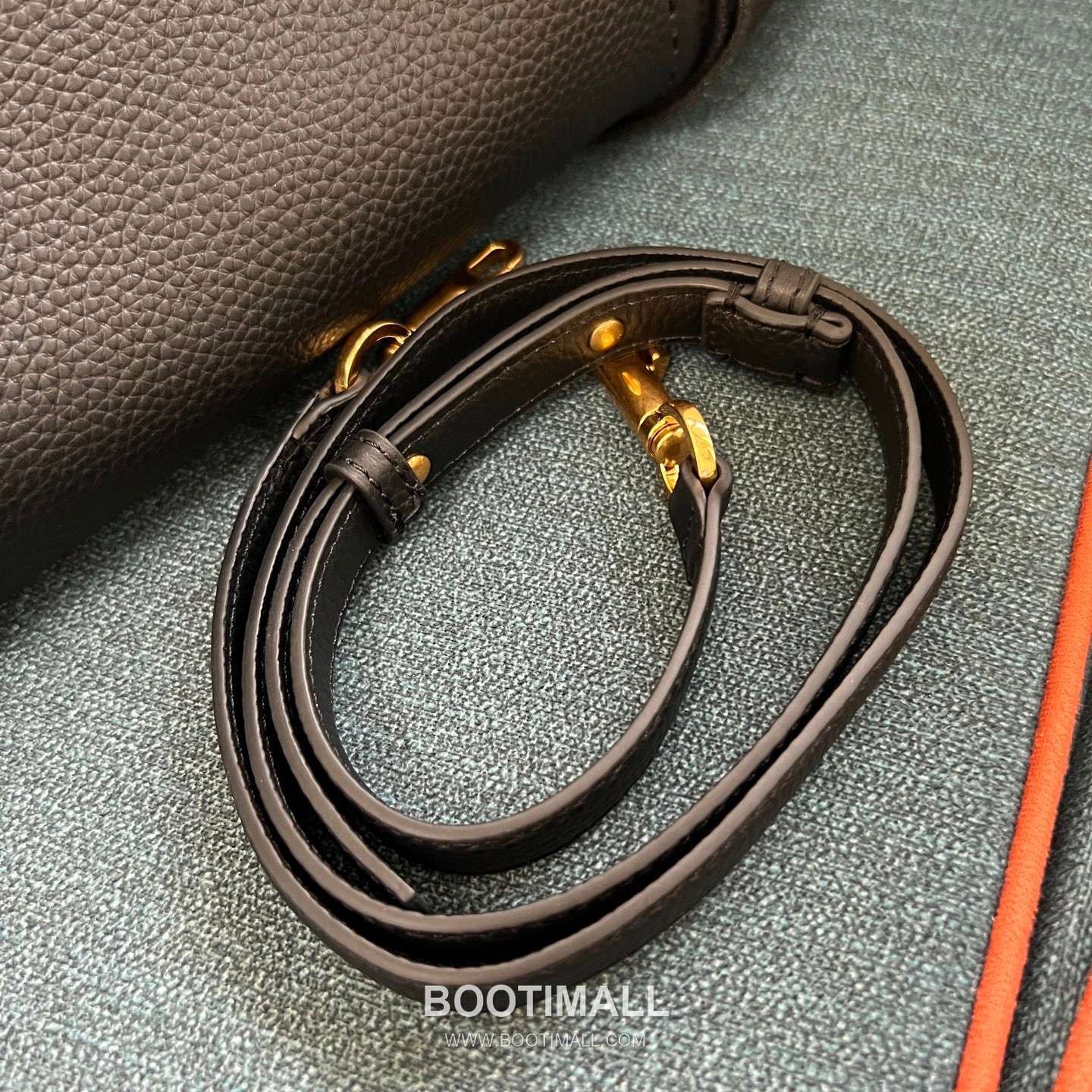 Valentino Garavani VLogo Signature Medium Grained Calfskin Tote Bag 발렌티노 가라바니 브이로고 시그니처 미디엄 2089M 그레인드 카프스킨 토트백 26cm 4