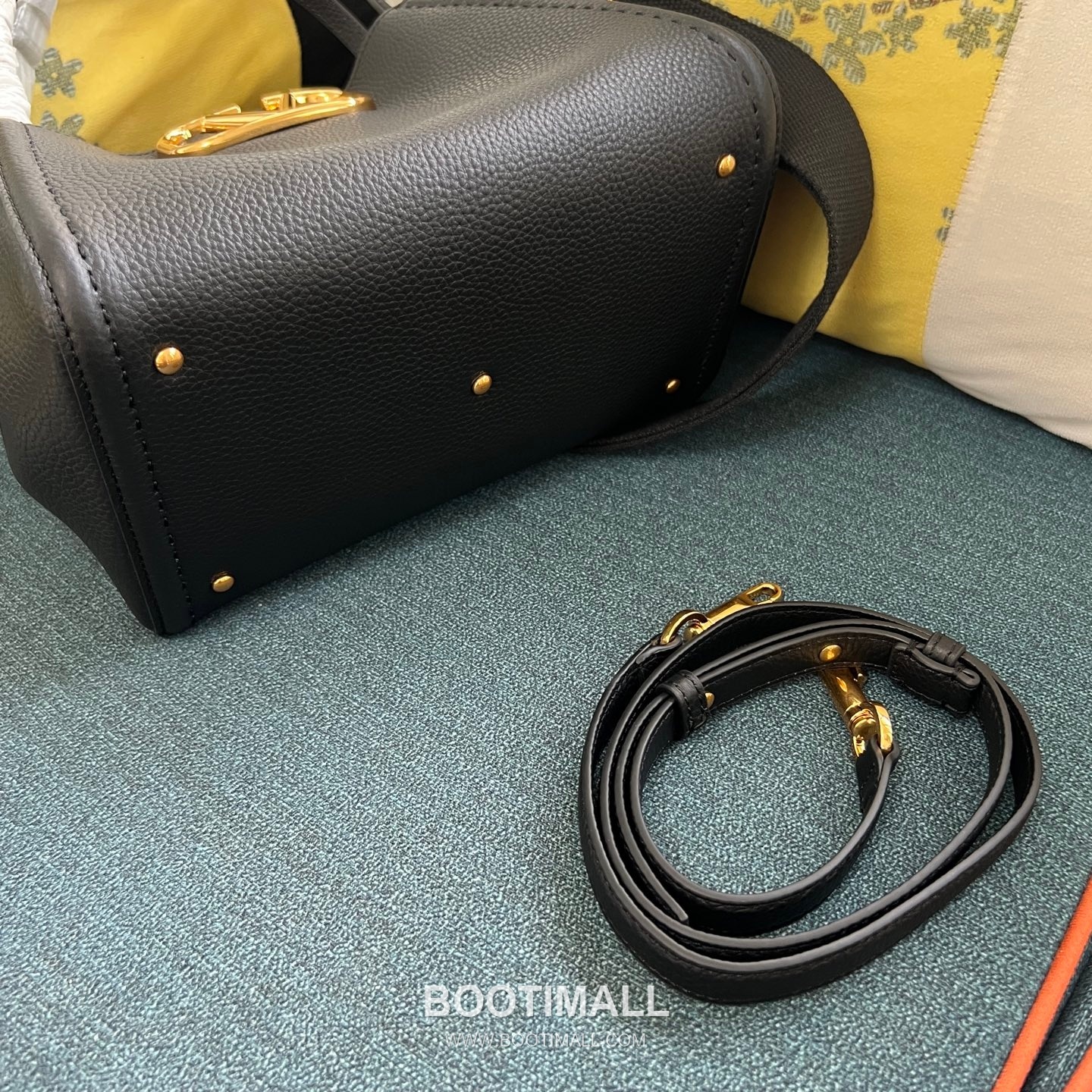 Valentino Garavani VLogo Signature Medium Grained Calfskin Tote Bag 발렌티노 가라바니 브이로고 시그니처 미디엄 2089M 그레인드 카프스킨 토트백 26cm 5