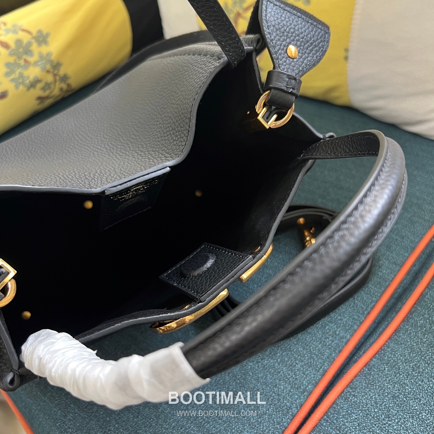 Valentino Garavani VLogo Signature Medium Grained Calfskin Tote Bag 발렌티노 가라바니 브이로고 시그니처 미디엄 2089M 그레인드 카프스킨 토트백 26cm 8