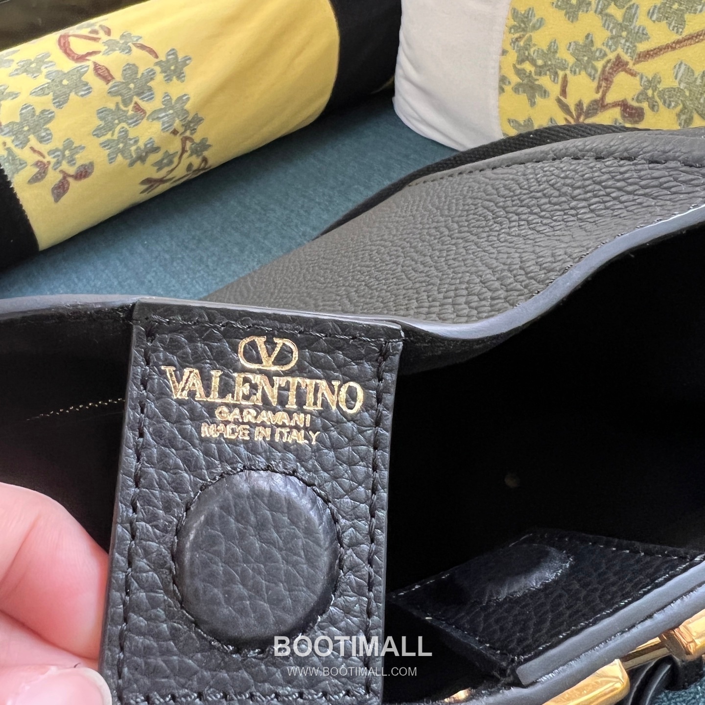 Valentino Garavani VLogo Signature Medium Grained Calfskin Tote Bag 발렌티노 가라바니 브이로고 시그니처 미디엄 2089M 그레인드 카프스킨 토트백 26cm 9