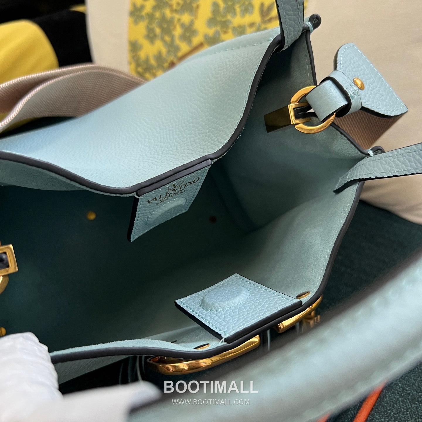 Valentino Garavani VLogo Signature Medium Grained Calfskin Tote Bag 발렌티노 가라바니 브이로고 시그니처 미디엄 2089M 그레인드 카프스킨 토트백 26cm 8