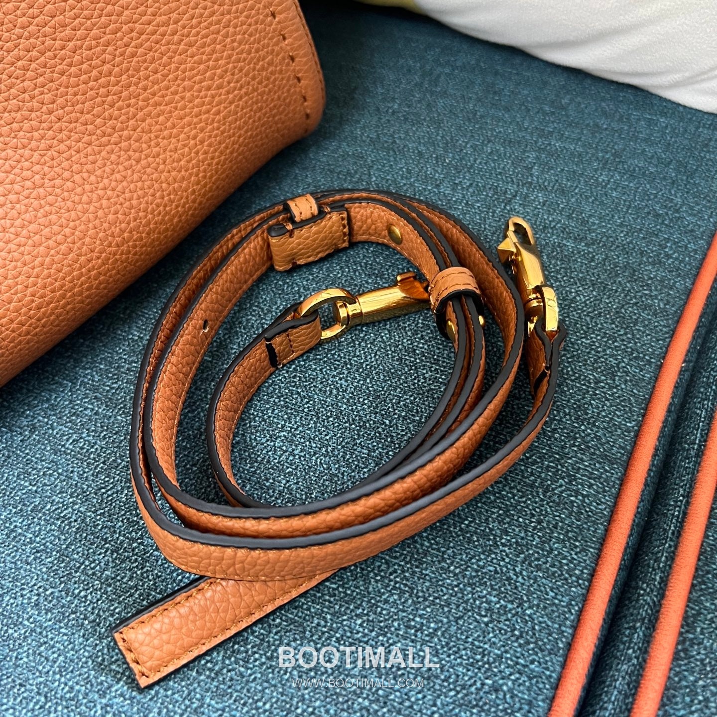 Valentino Garavani VLogo Signature Medium Grained Calfskin Tote Bag 발렌티노 가라바니 브이로고 시그니처 미디엄 2089M 그레인드 카프스킨 토트백 26cm 4