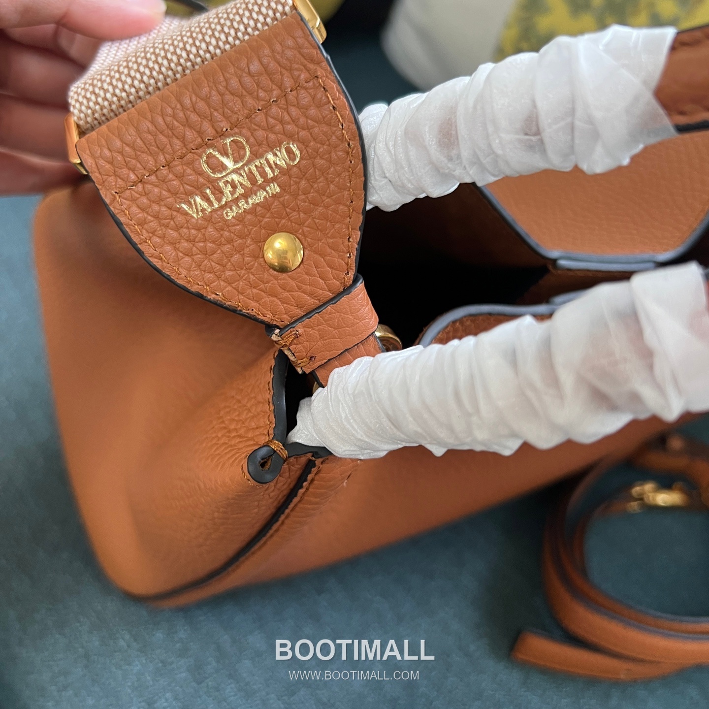 Valentino Garavani VLogo Signature Medium Grained Calfskin Tote Bag 발렌티노 가라바니 브이로고 시그니처 미디엄 2089M 그레인드 카프스킨 토트백 26cm 7