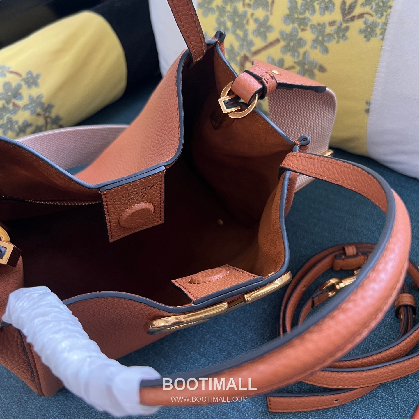 Valentino Garavani VLogo Signature Medium Grained Calfskin Tote Bag 발렌티노 가라바니 브이로고 시그니처 미디엄 2089M 그레인드 카프스킨 토트백 26cm 8