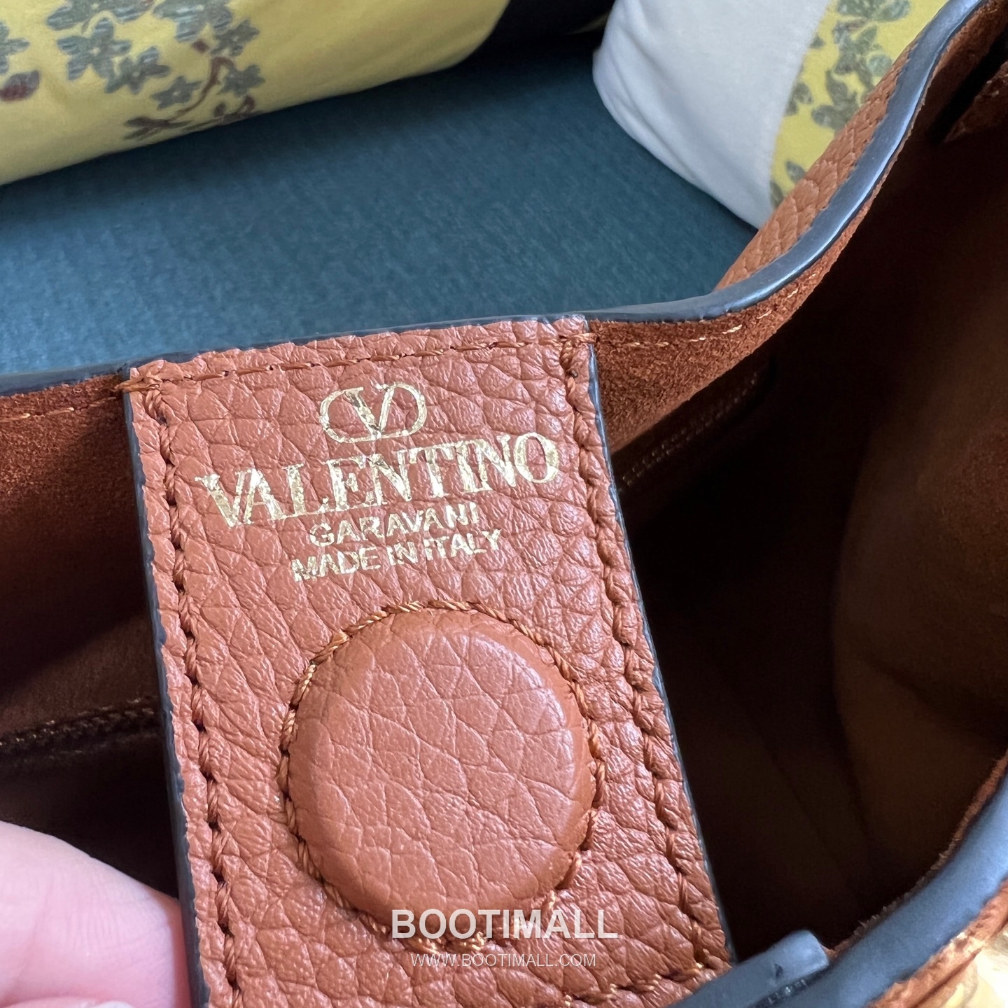 Valentino Garavani VLogo Signature Medium Grained Calfskin Tote Bag 발렌티노 가라바니 브이로고 시그니처 미디엄 2089M 그레인드 카프스킨 토트백 26cm 9