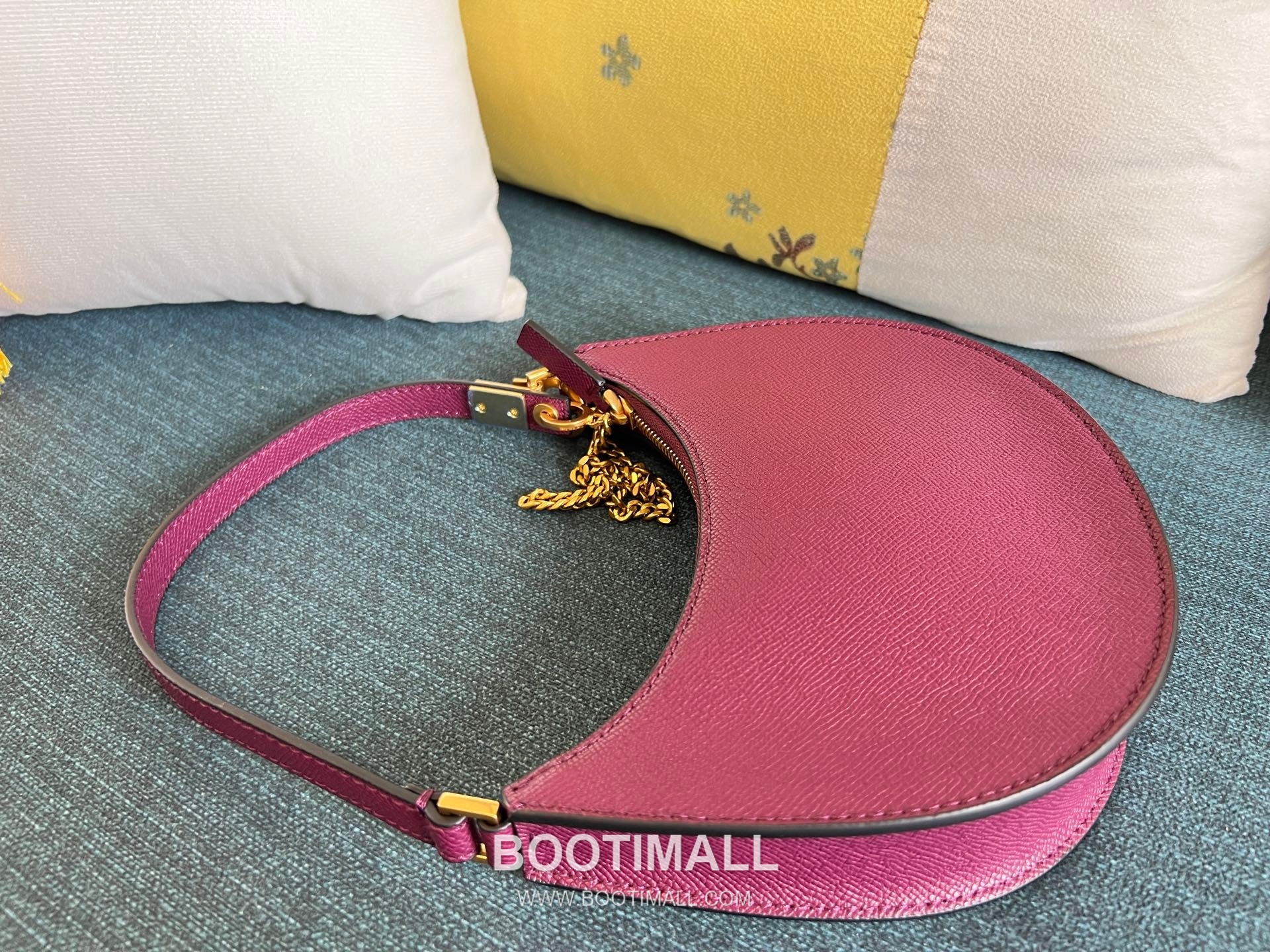 Valentino VLOGO Signature Mini Patent Calfskin Hobo Bag 발렌티노 브이로고 시그니처 미니 페이턴트 카프스킨 호보백 0069 20cm 4