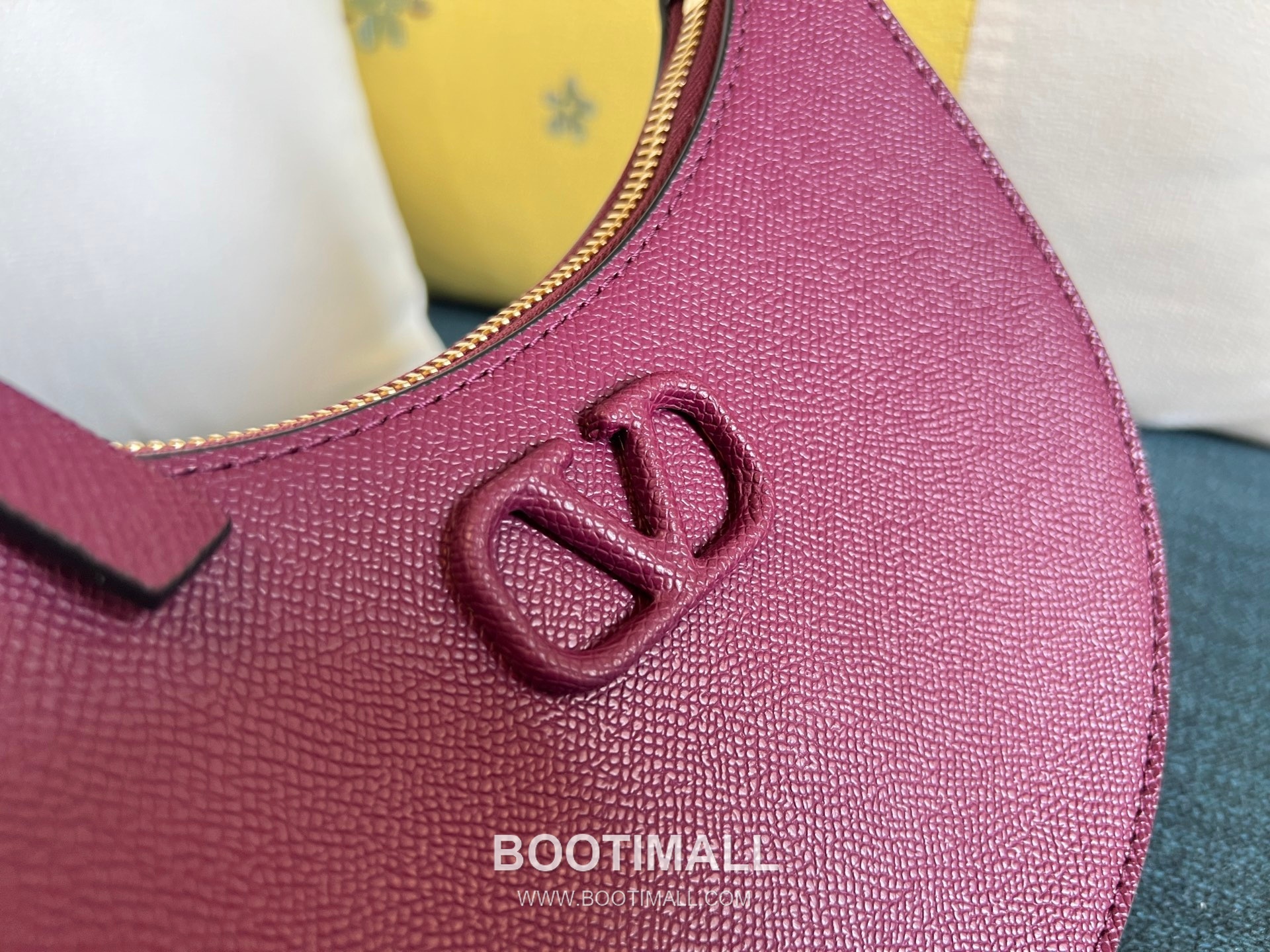 Valentino VLOGO Signature Mini Patent Calfskin Hobo Bag 발렌티노 브이로고 시그니처 미니 페이턴트 카프스킨 호보백 0069 20cm 5