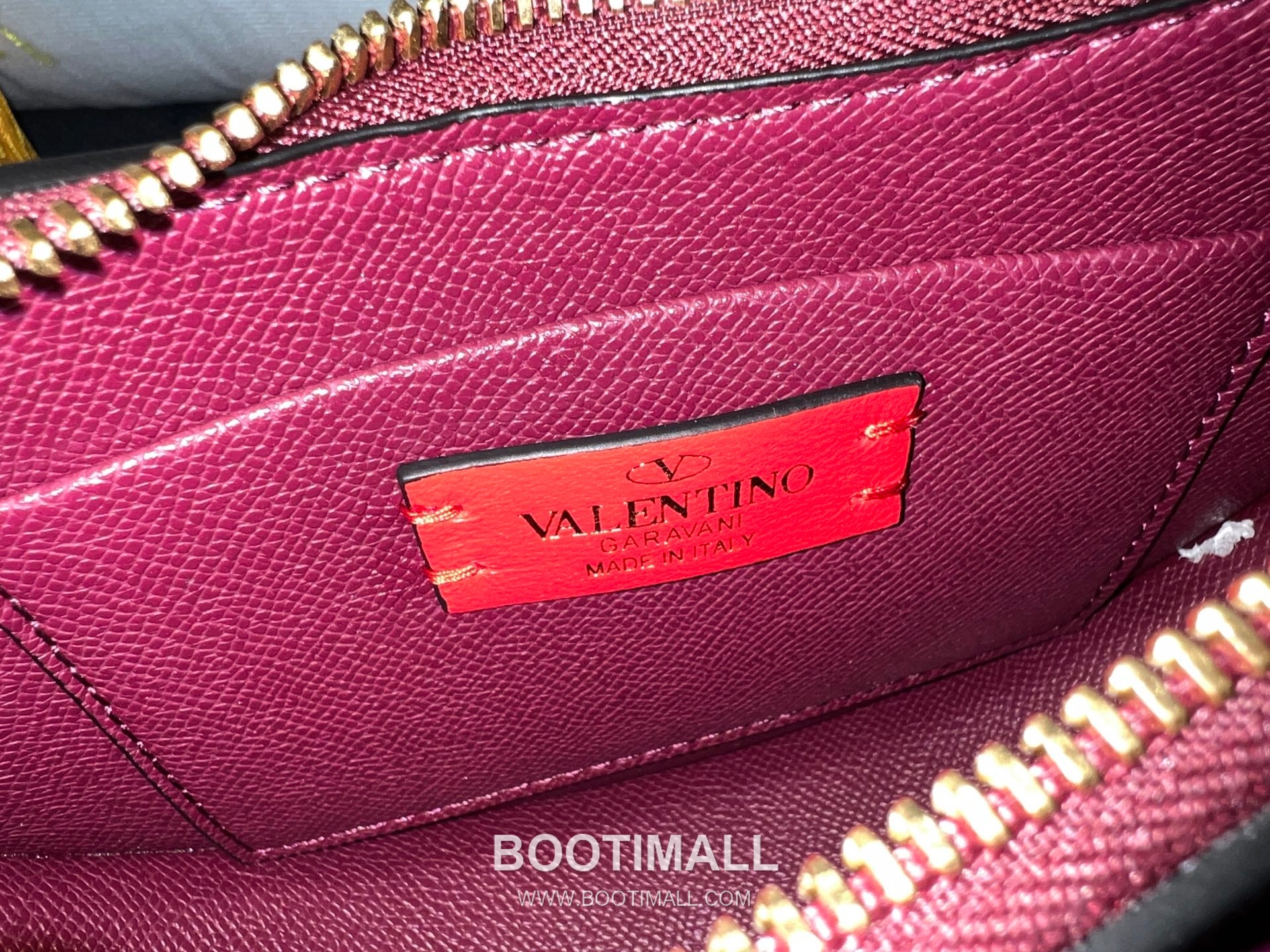 Valentino VLOGO Signature Mini Patent Calfskin Hobo Bag 발렌티노 브이로고 시그니처 미니 페이턴트 카프스킨 호보백 0069 20cm 9