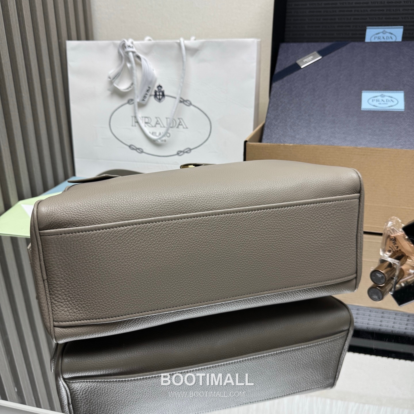 Prada Natural Grain Leather Black Top Handle Bag 프라다 1BB148 천연 그레인 레더 블랙 탑 핸들백 33cm 4