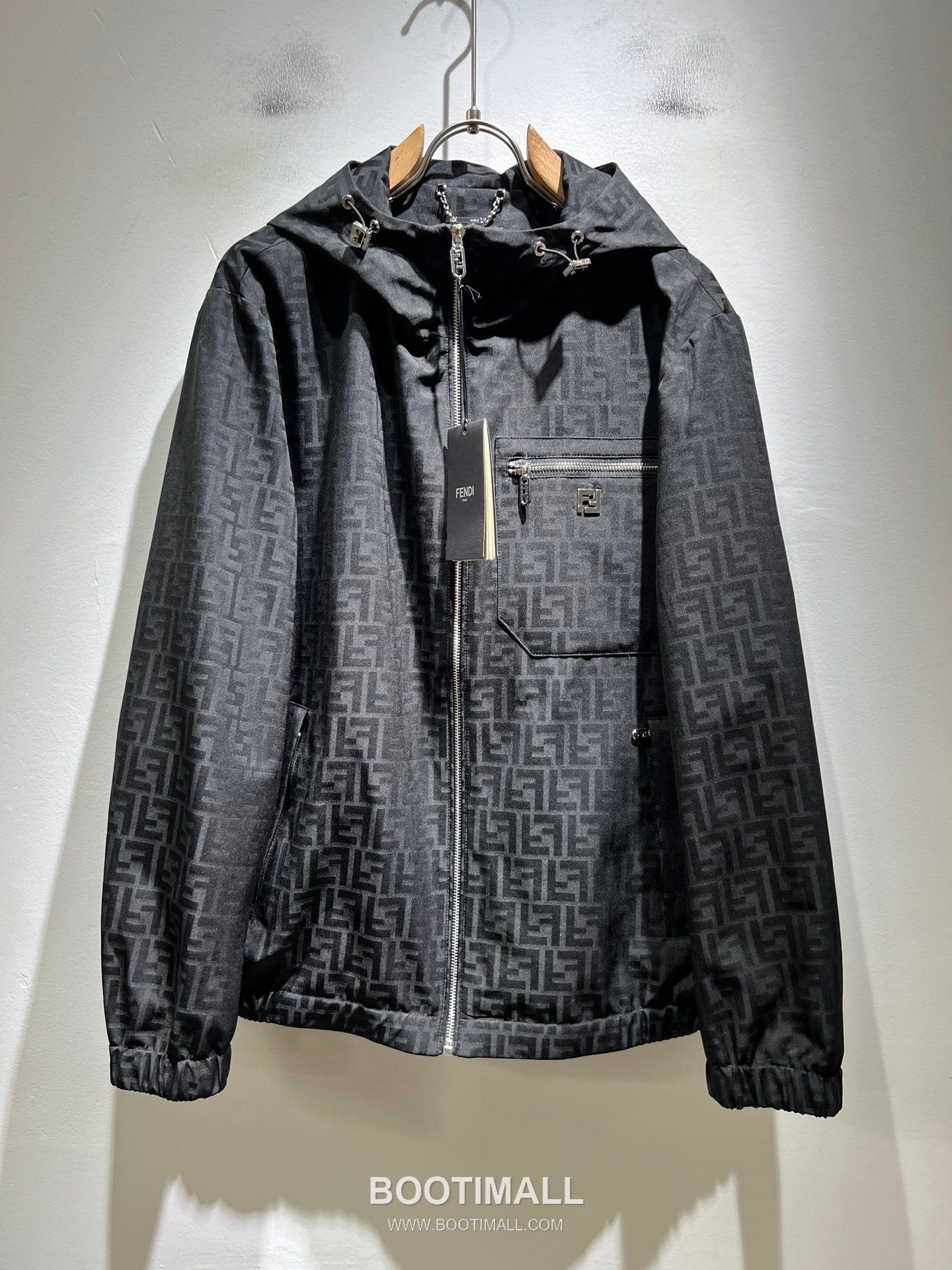 Fendi FF Logo Bugs Polyester Jacket Black White 펜디 FF 로고 벅스 폴리에스터 재킷 블랙 화이트 1