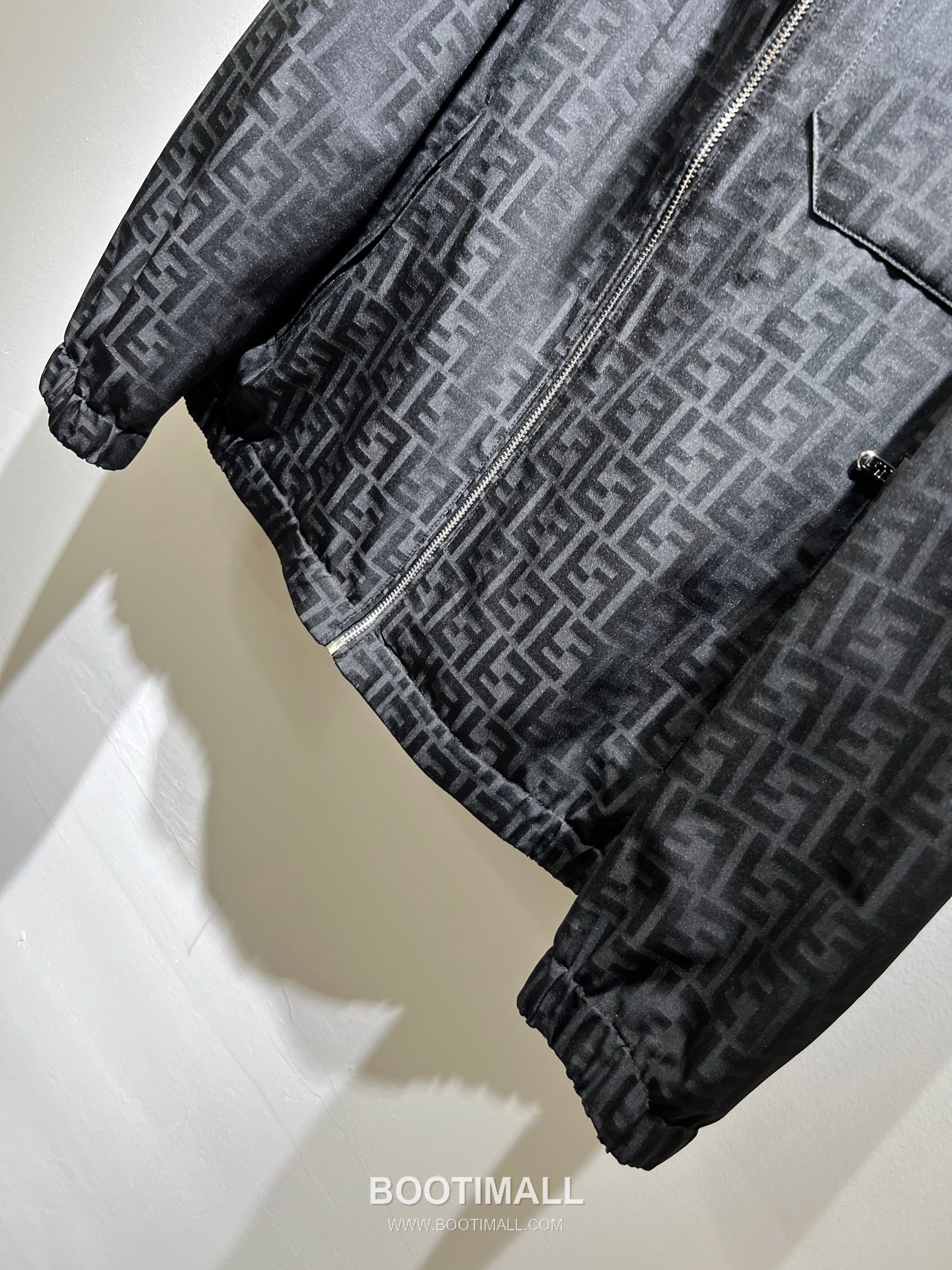 Fendi FF Logo Bugs Polyester Jacket Black White 펜디 FF 로고 벅스 폴리에스터 재킷 블랙 화이트 6