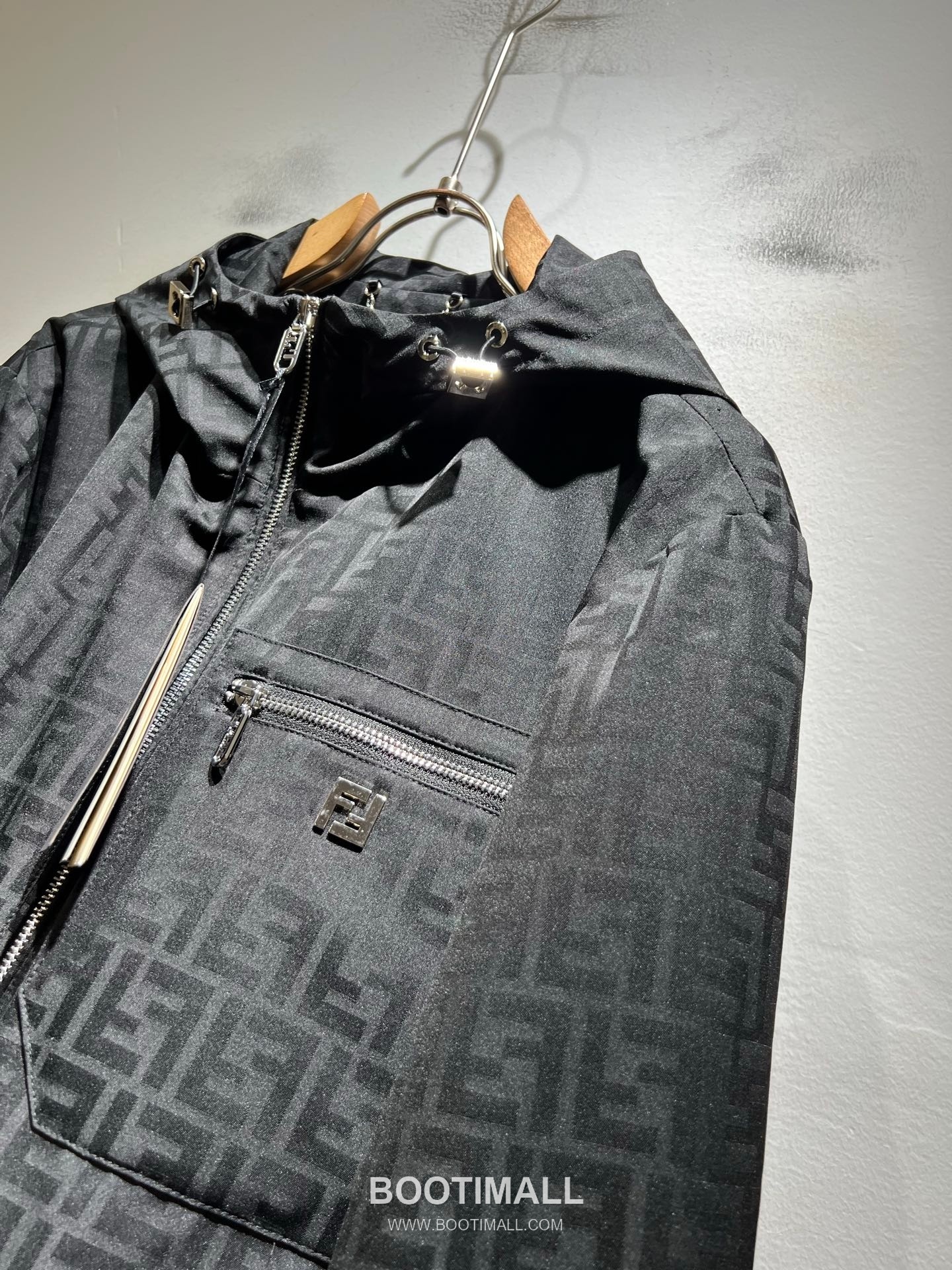 Fendi FF Logo Bugs Polyester Jacket Black White 펜디 FF 로고 벅스 폴리에스터 재킷 블랙 화이트 7