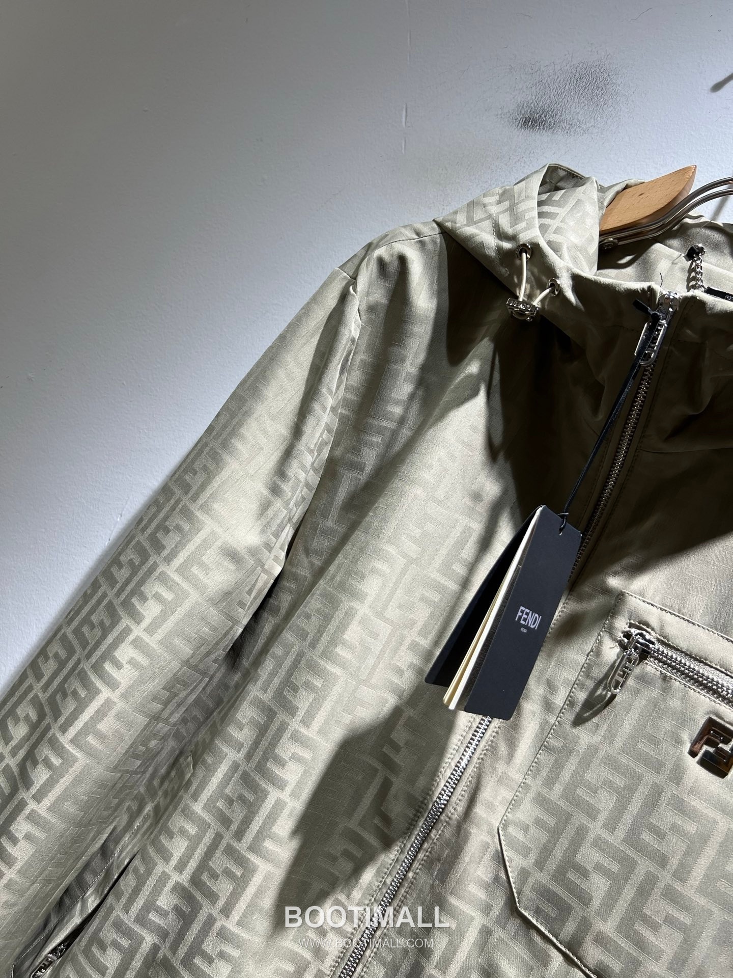 Fendi FF Logo Bugs Polyester Jacket Black White 펜디 FF 로고 벅스 폴리에스터 재킷 블랙 화이트 5