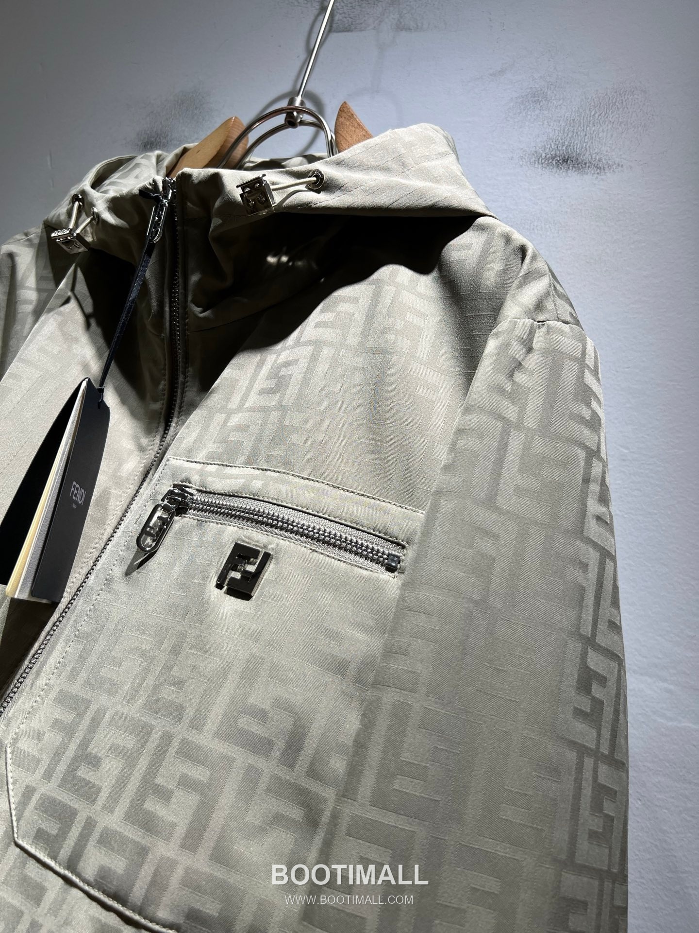 Fendi FF Logo Bugs Polyester Jacket Black White 펜디 FF 로고 벅스 폴리에스터 재킷 블랙 화이트 7