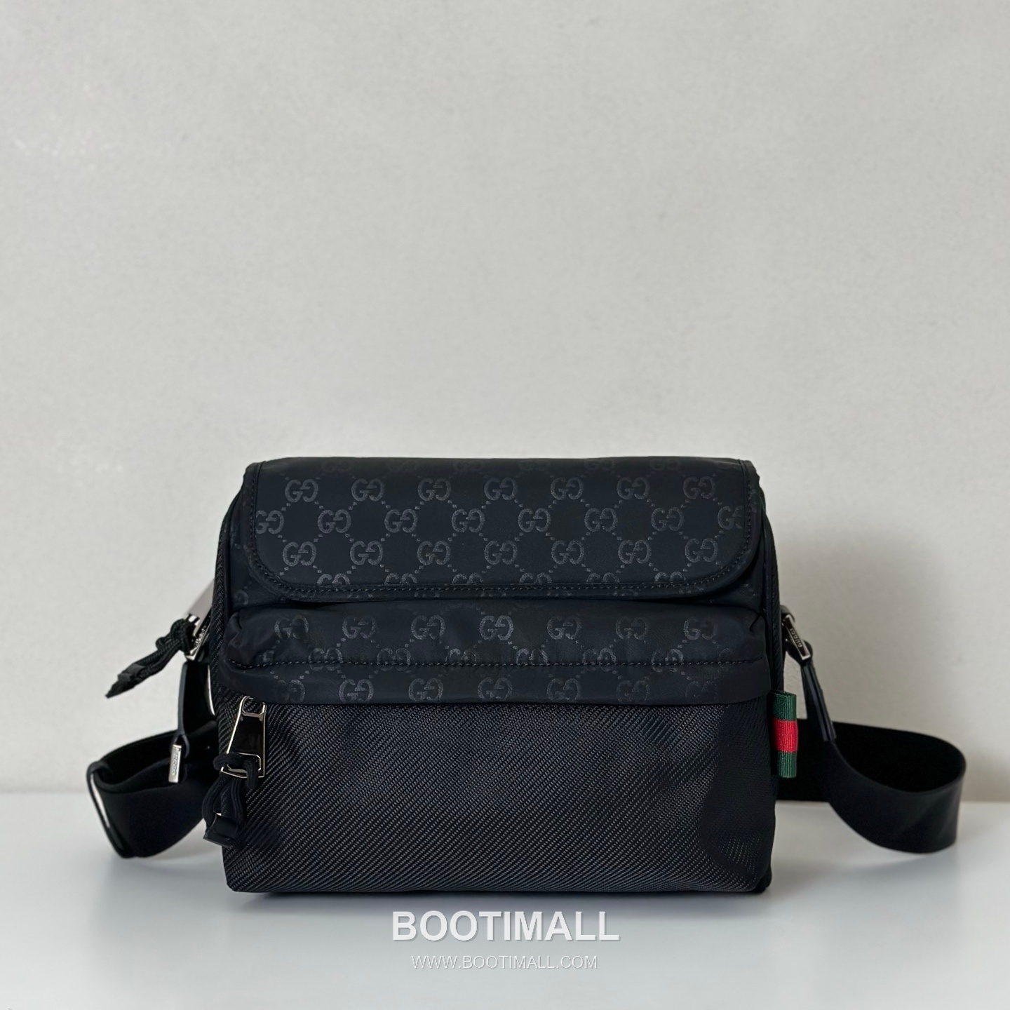 Gucci GG Monogram Black Nylon Leather Crossbody Bag 구찌 816820 GG 모노그램 블랙 나일론 레더 크로스백 20cm 4