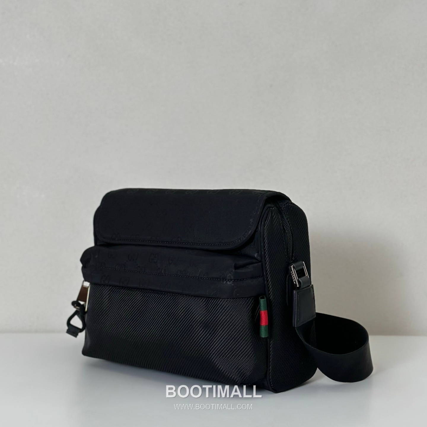 Gucci GG Monogram Black Nylon Leather Crossbody Bag 구찌 816820 GG 모노그램 블랙 나일론 레더 크로스백 20cm 5