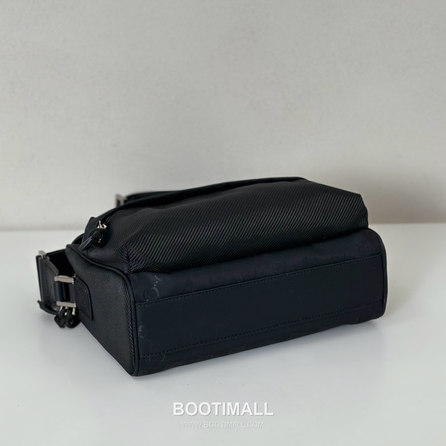 Gucci GG Monogram Black Nylon Leather Crossbody Bag 구찌 816820 GG 모노그램 블랙 나일론 레더 크로스백 20cm 7