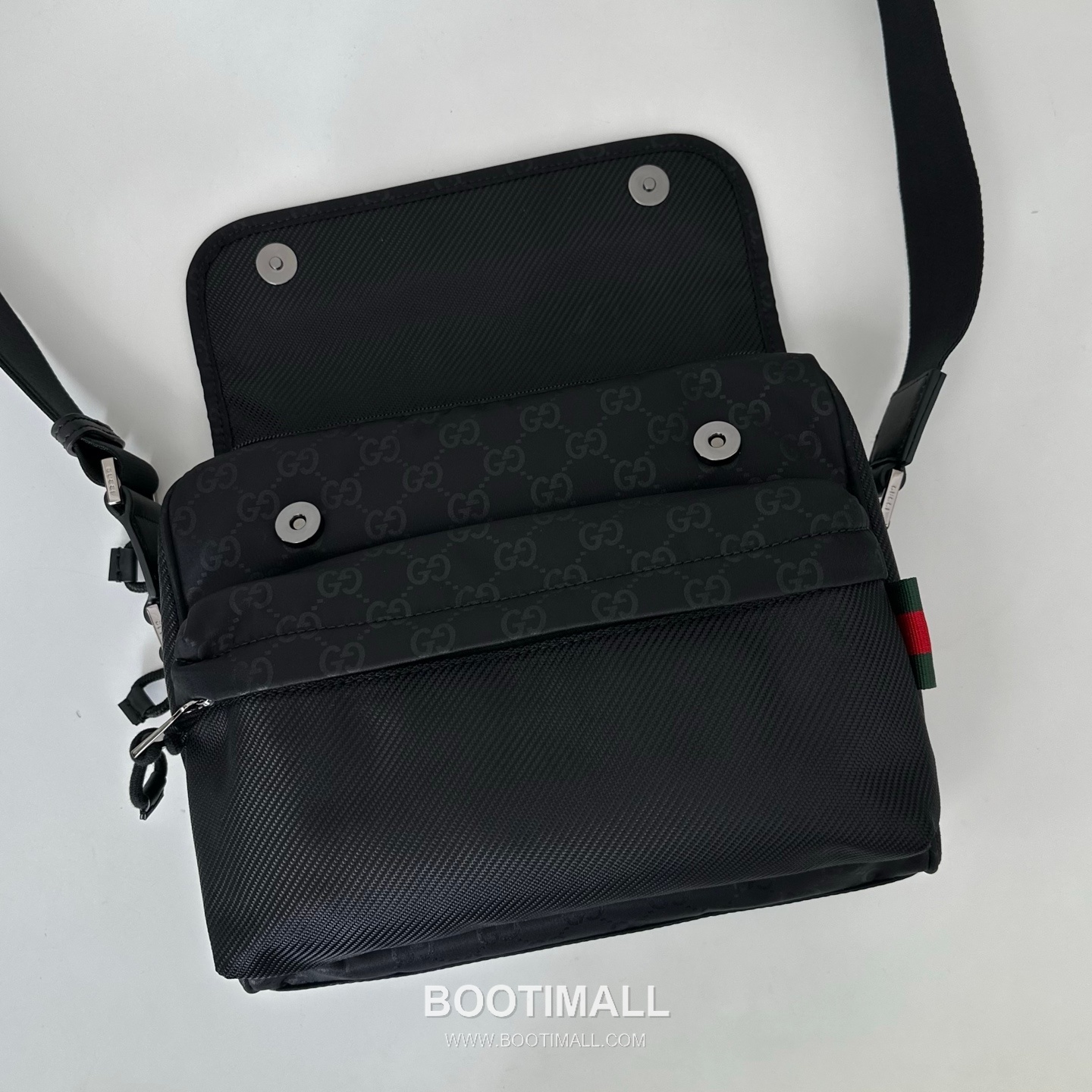 Gucci GG Monogram Black Nylon Leather Crossbody Bag 구찌 816820 GG 모노그램 블랙 나일론 레더 크로스백 20cm 10