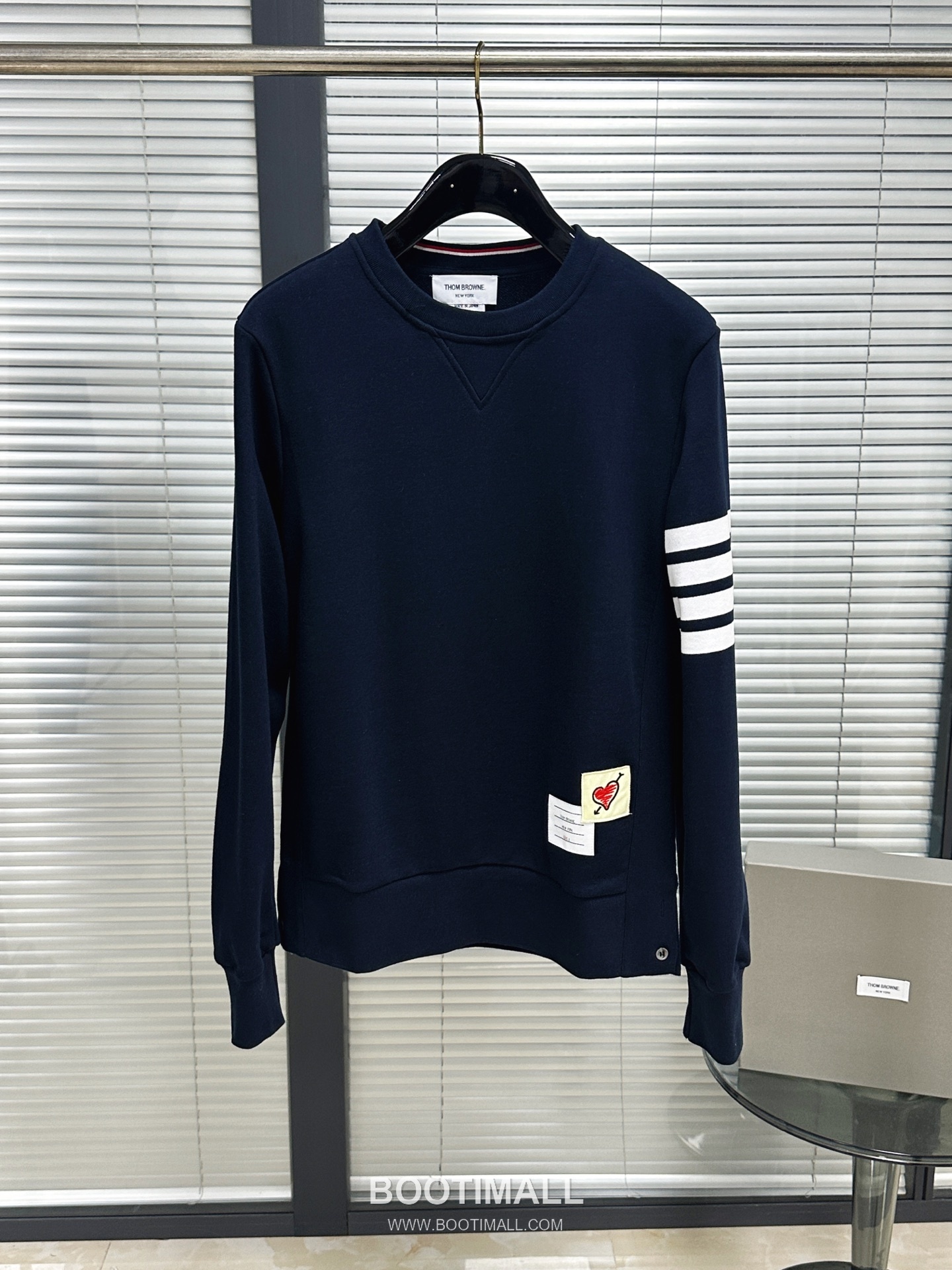 Thom Browne 4-Bar Stripe Heart Patch Cotton Sweatshirt 톰브라운 포바 스트라이프 하트 패치 코튼 스웨트셔츠 2